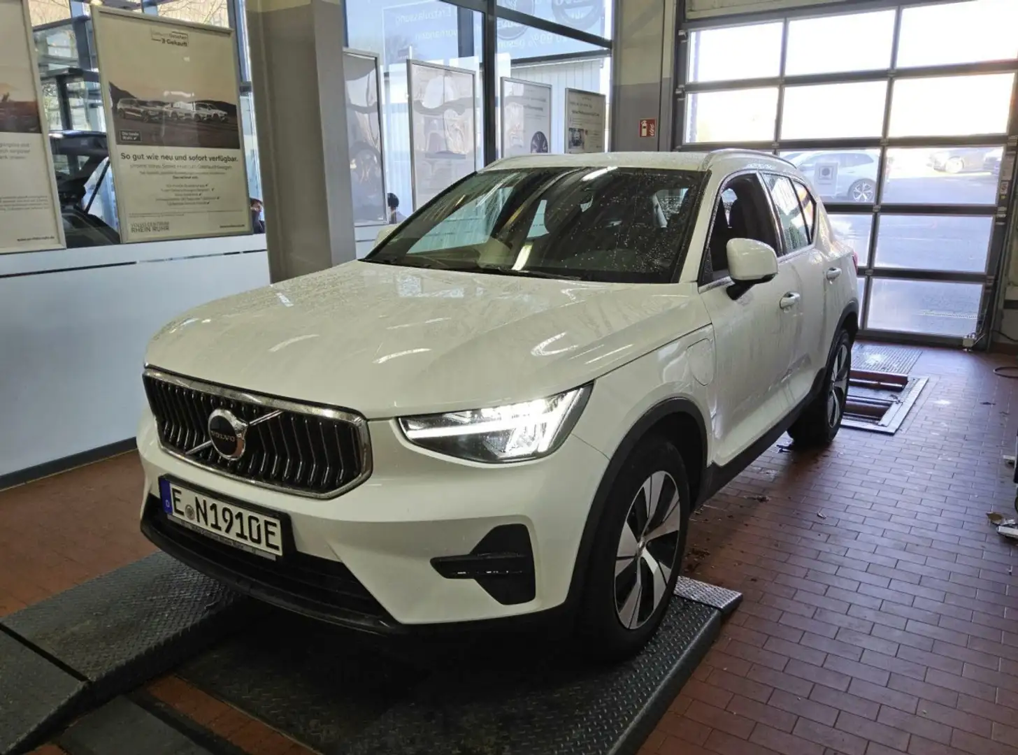 Volvo XC40 T4 Plus Bright+ALARM+STANDHZ+MEMORY+HK+DAB Bianco - 2
