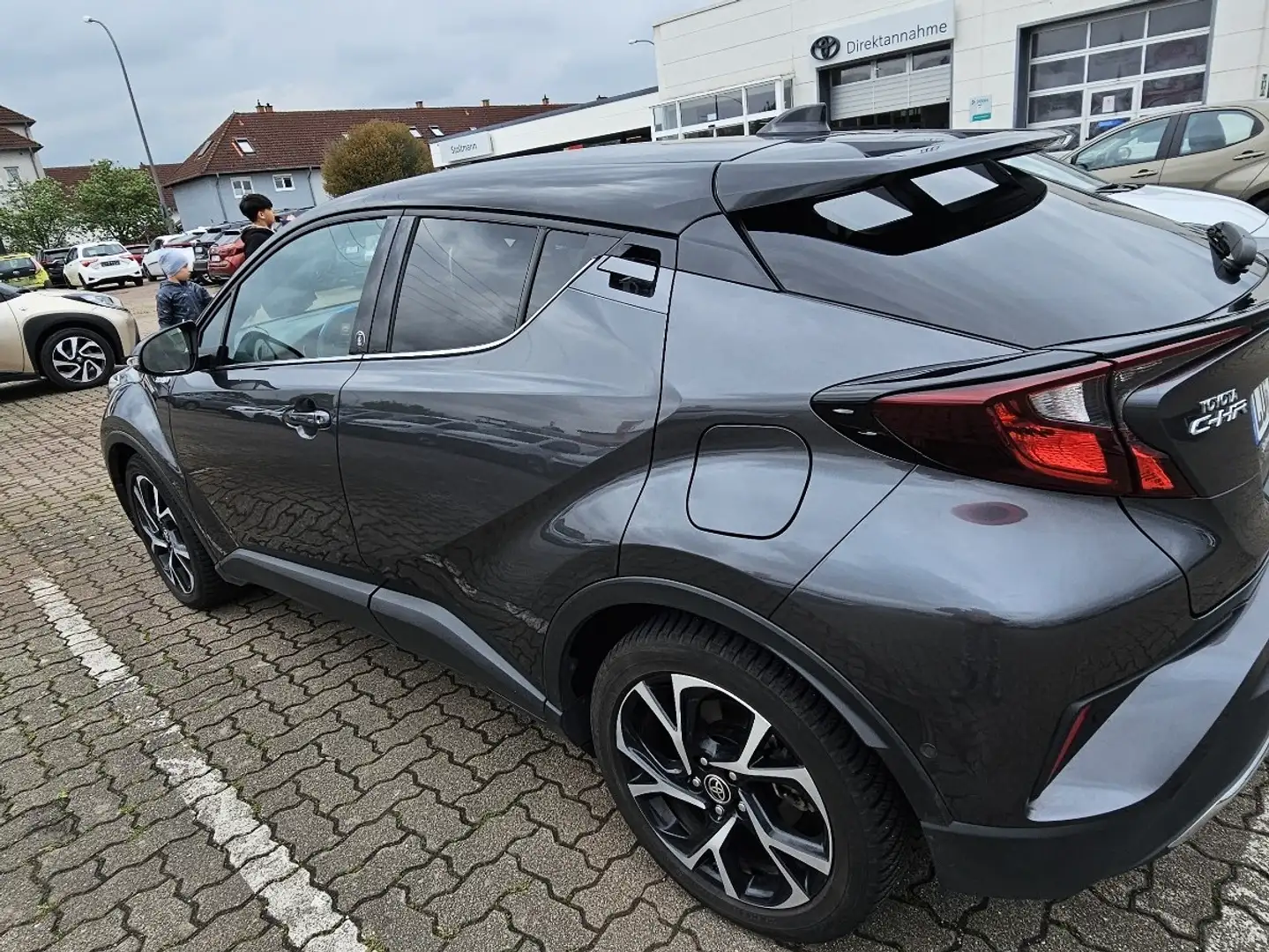 Toyota C-HR 2.0 Hybrid Orange Edition - 1