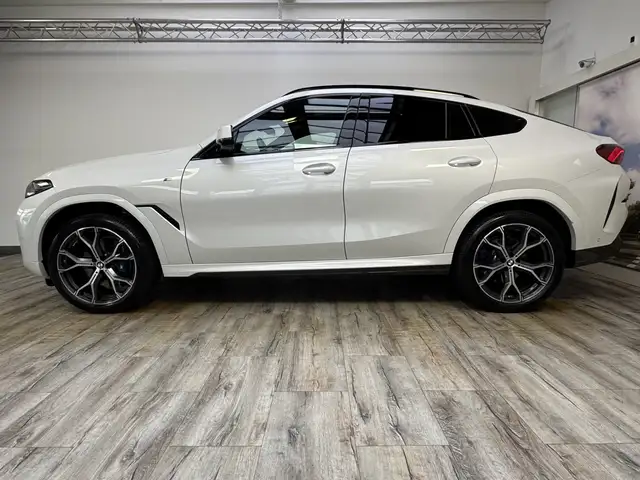 BMW X6 view 3