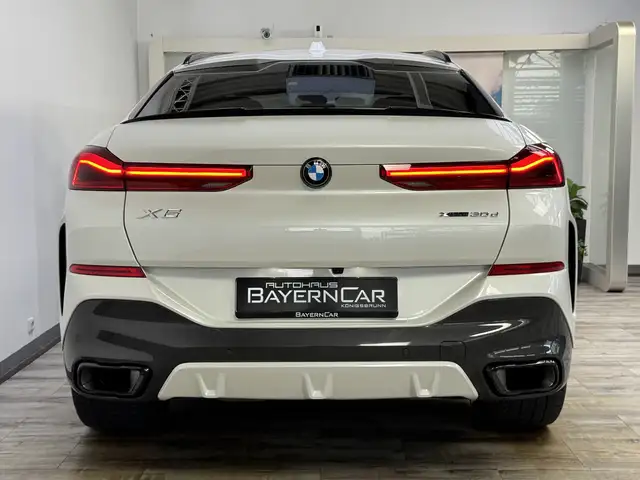BMW X6 view 5
