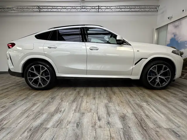 BMW X6 view 4