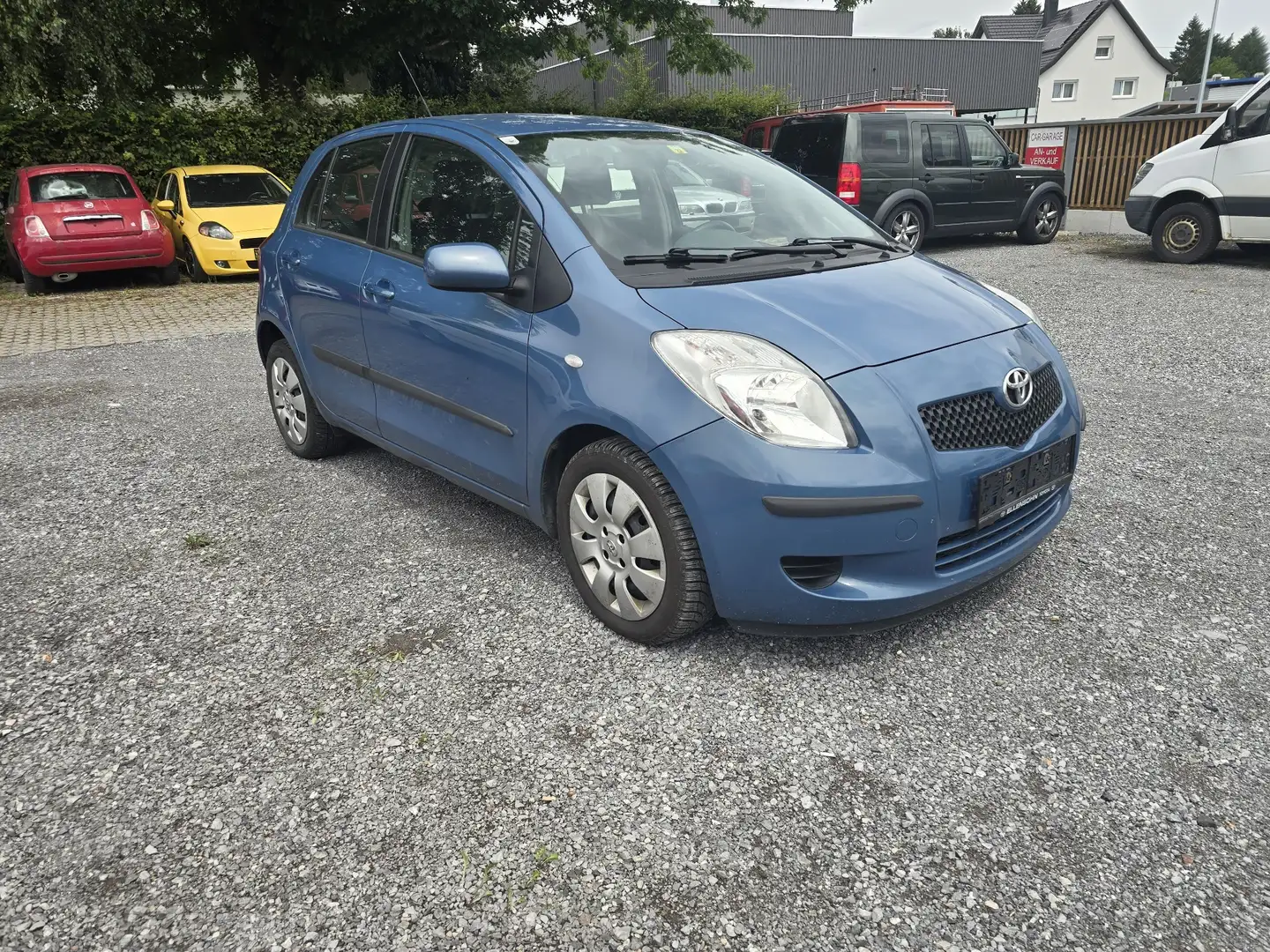 Toyota Yaris 1,3 mit Klima Nero - 2