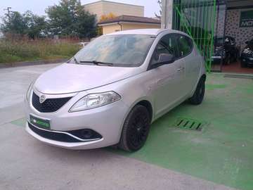 Ypsilon III 2011 1.2 8v Platinum 69cv E6