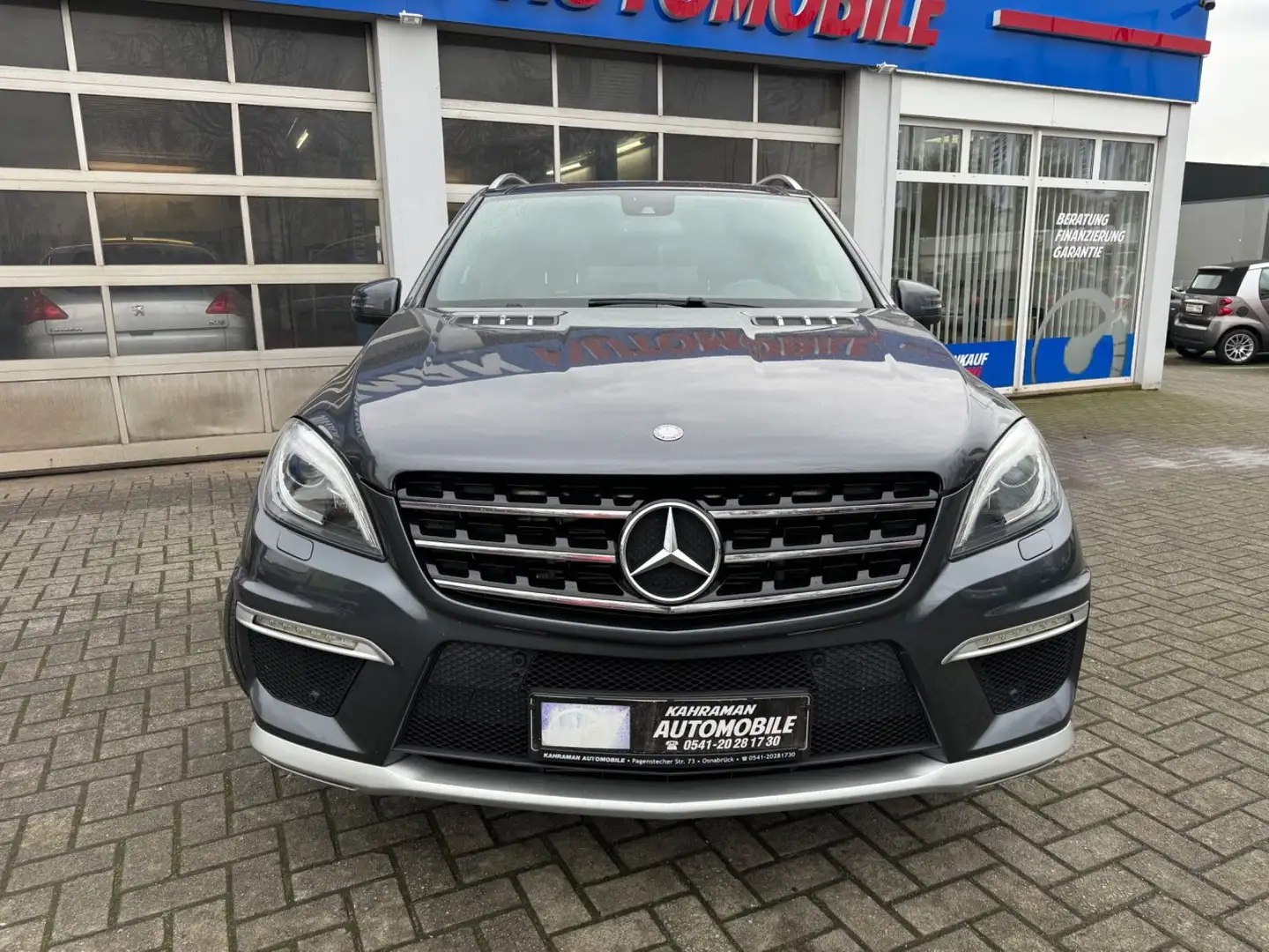 Mercedes-Benz ML 63 AMG ML -Klasse ML 63 AMG siva - 2