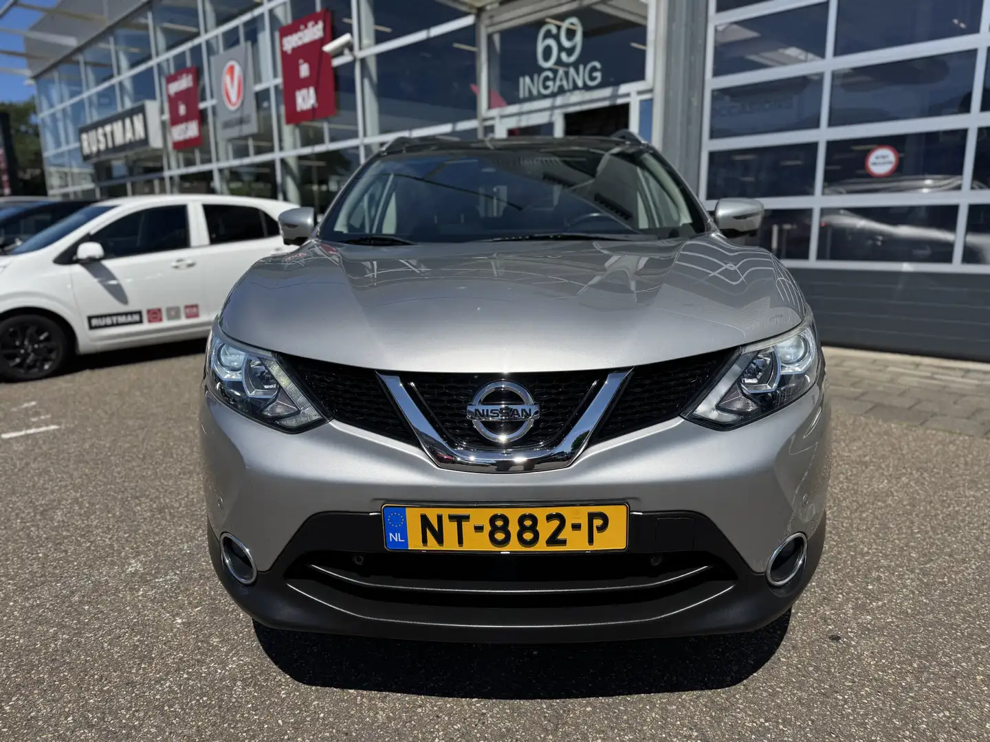Nissan Qashqai 1.2 N-Connecta Design Cold pack Grijs - 2