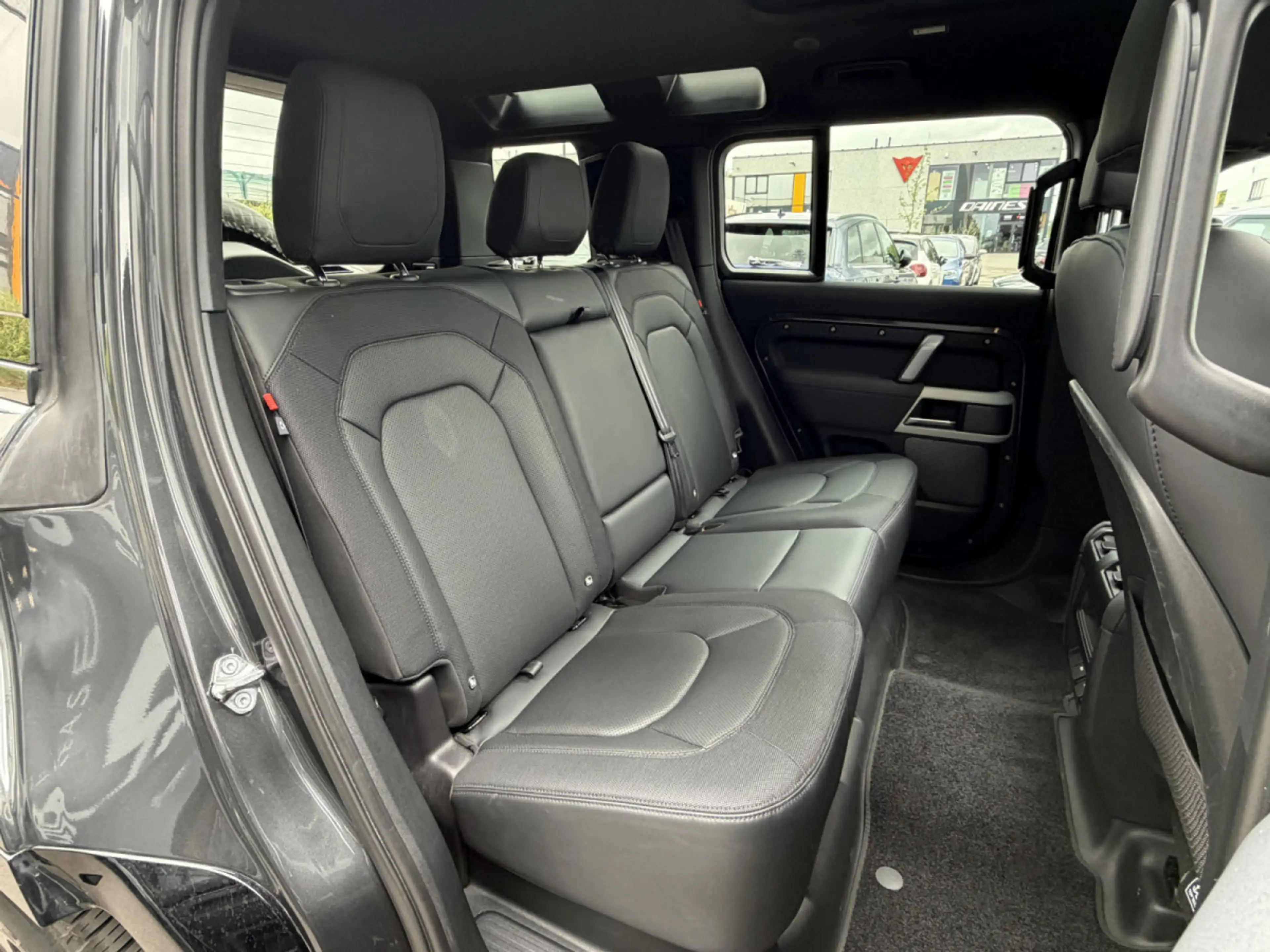 Land Rover Defender Defender 110 P300 Hybrid X-Dynamic SE/CARPATHIAN — photo 13