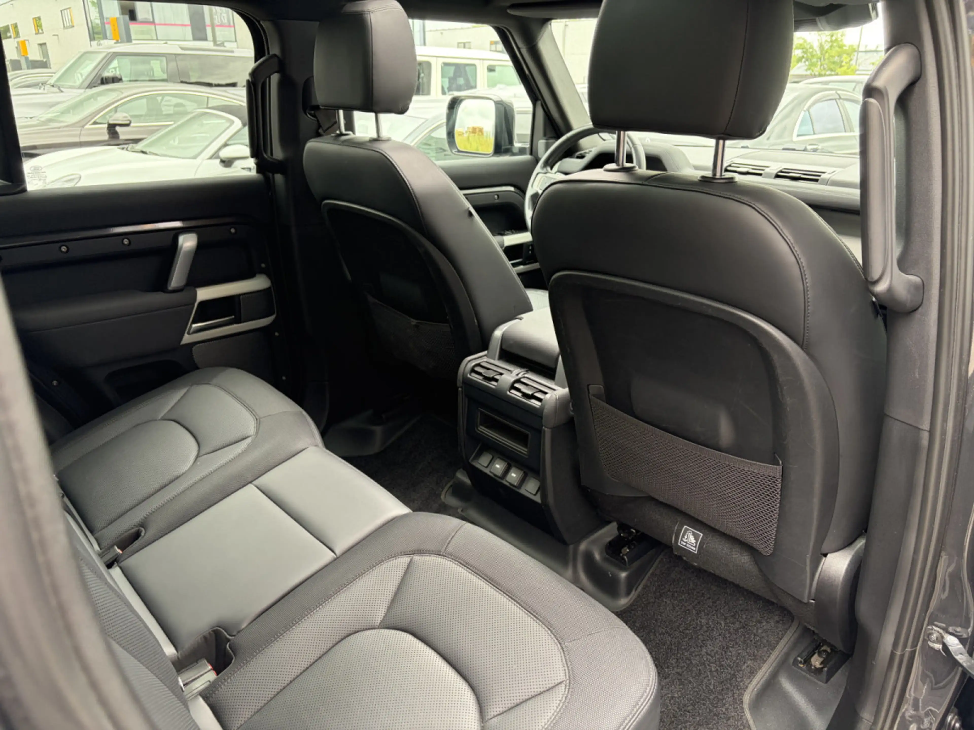 Land Rover Defender Defender 110 P300 Hybrid X-Dynamic SE/CARPATHIAN — photo 12