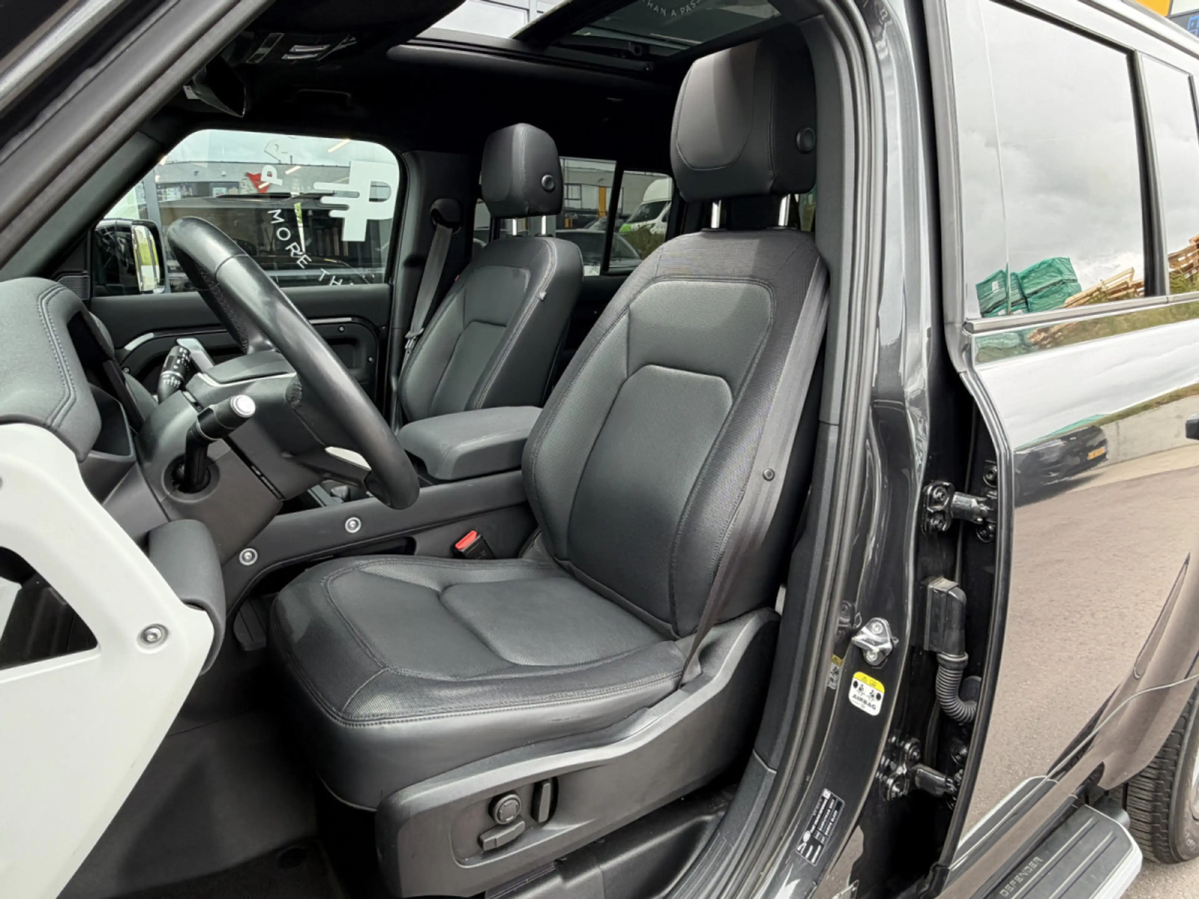 Land Rover Defender Defender 110 P300 Hybrid X-Dynamic SE/CARPATHIAN — photo 10