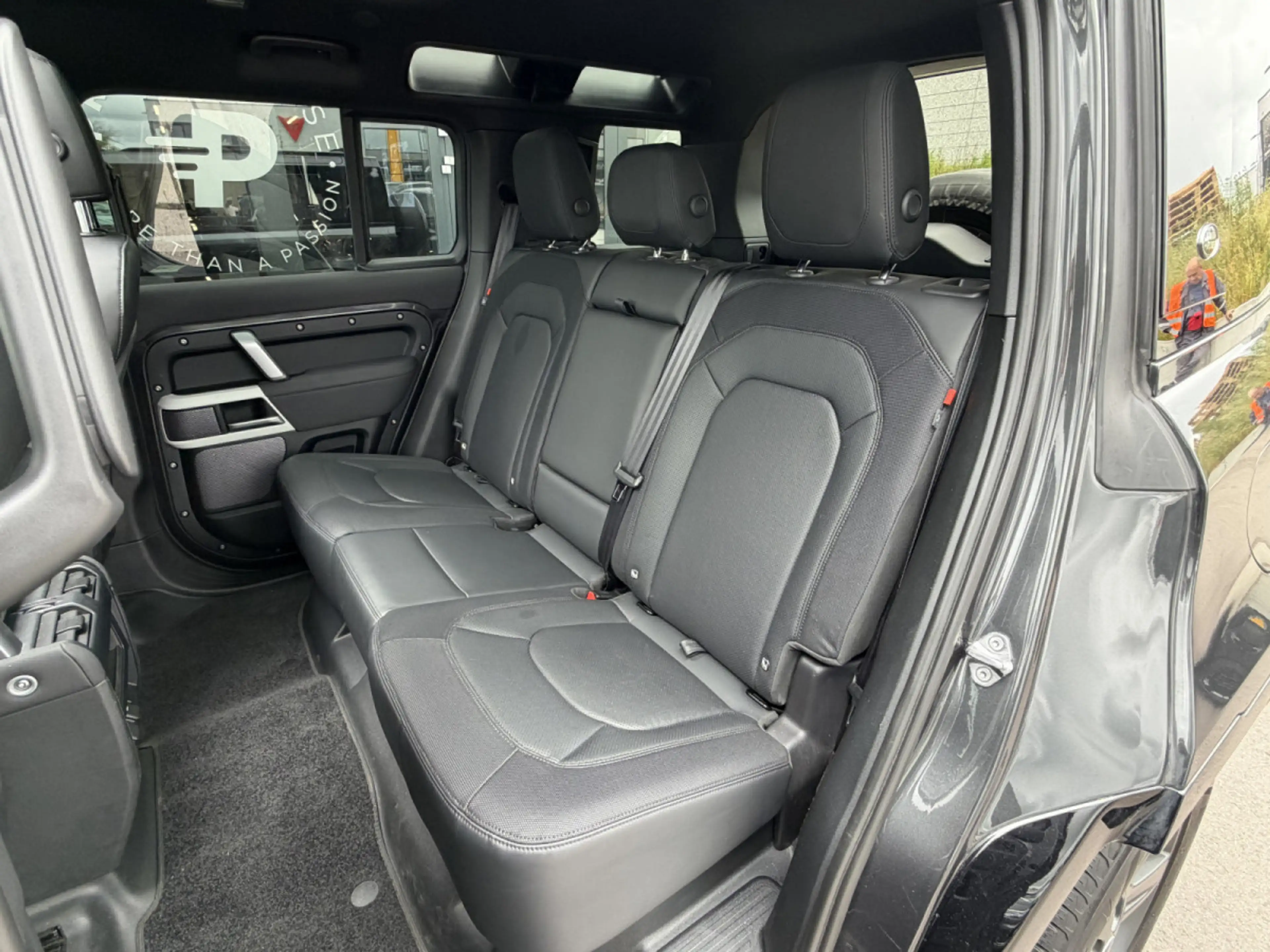 Land Rover Defender Defender 110 P300 Hybrid X-Dynamic SE/CARPATHIAN — photo 11