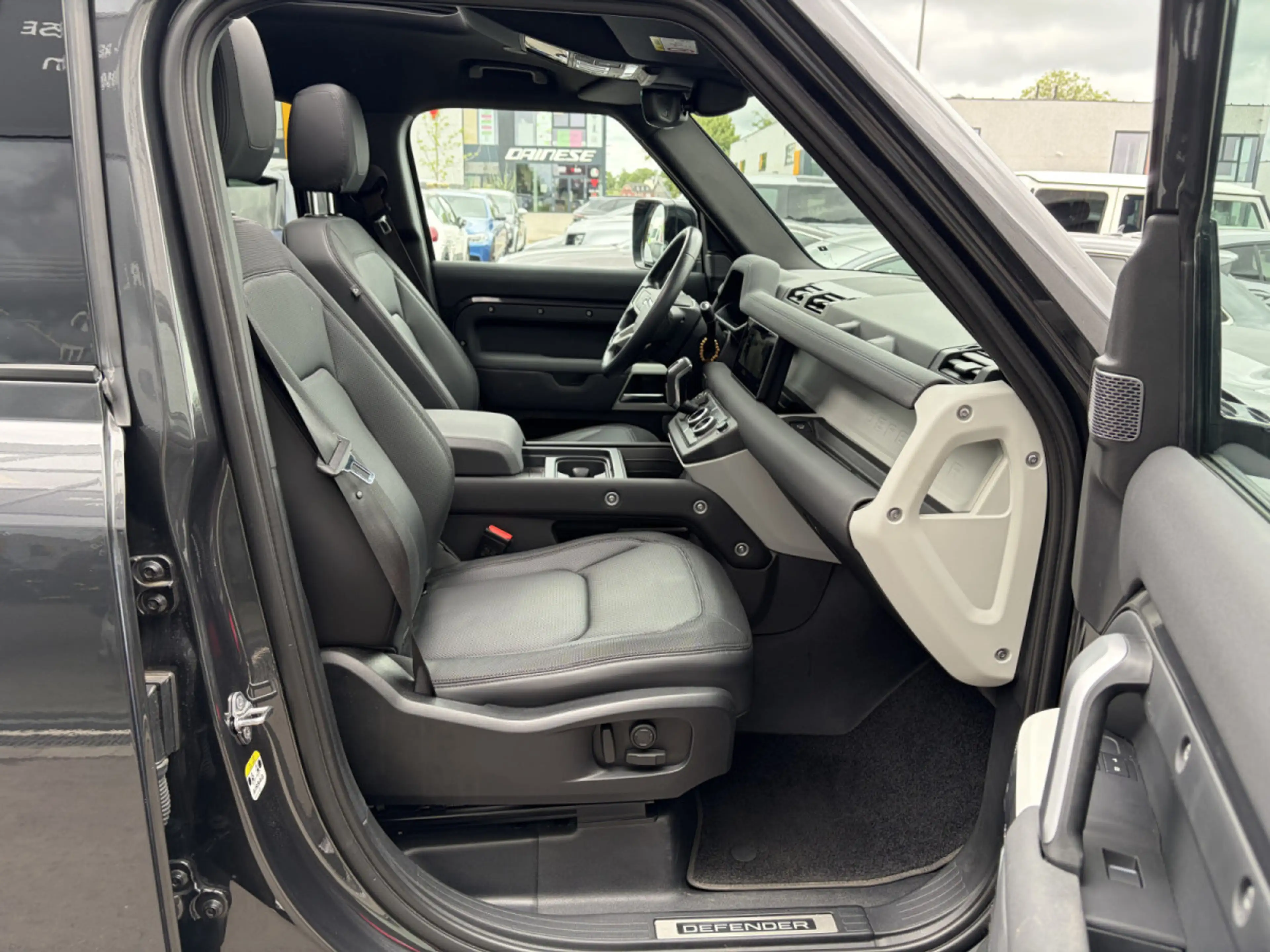 Land Rover Defender Defender 110 P300 Hybrid X-Dynamic SE/CARPATHIAN — photo 15