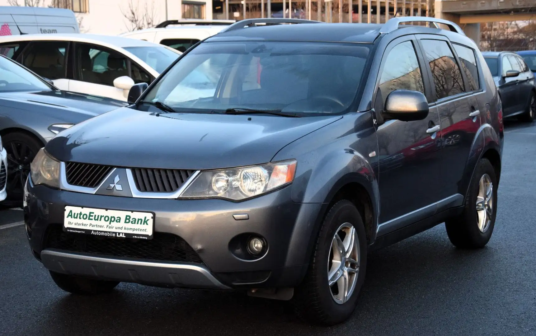 Mitsubishi Outlander 2.2 DI-D Intense*7-Sitzer*Webasto* Grau - 1