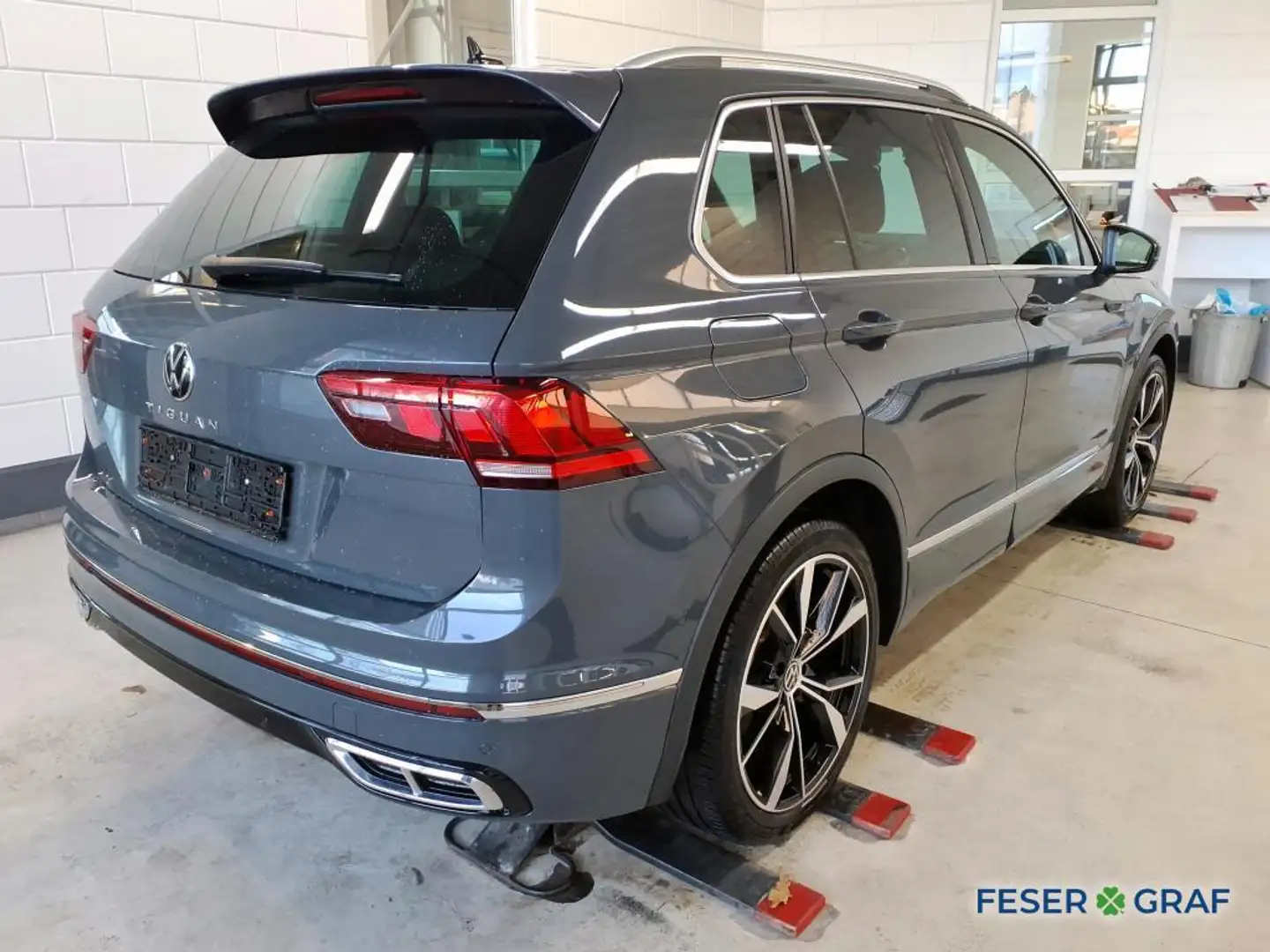 Volkswagen Tiguan R-Line 2.0 TDI DSG Matrix RFK ACC AHK Navi Grau - 2