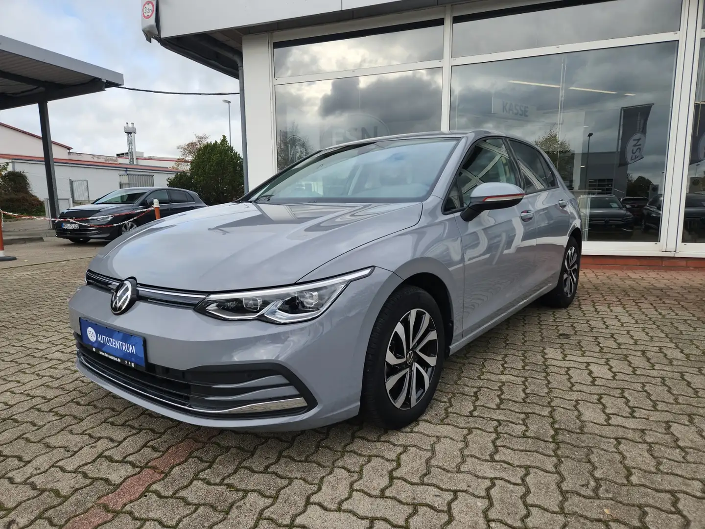 Volkswagen Golf VIII 2.0 TDI DSG LEDPlus Clima Navi PDC Grau - 2