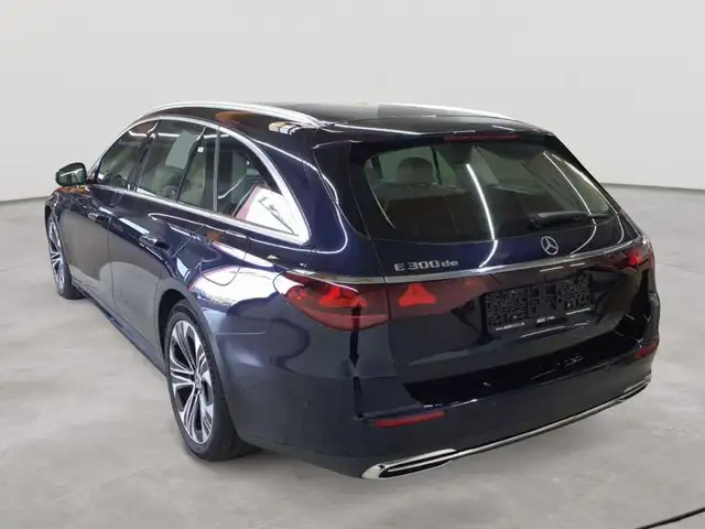 Mercedes-Benz E-Class view 5