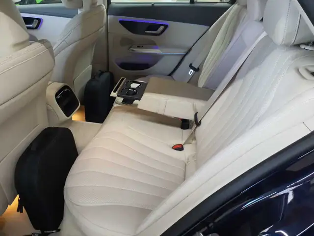 Mercedes-Benz E-Class view 13