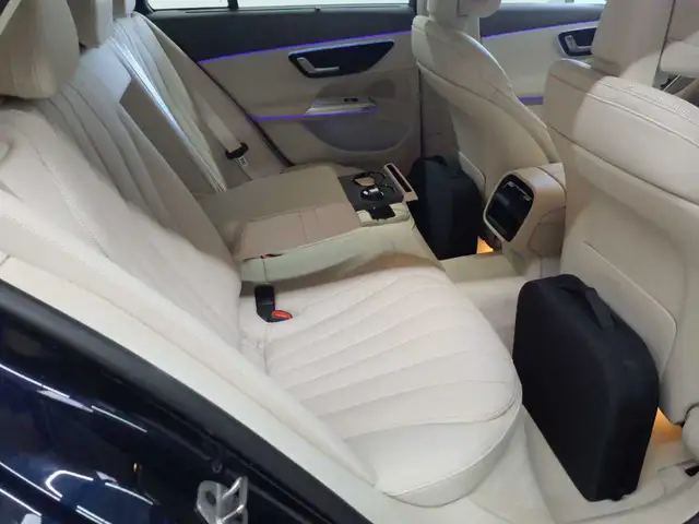 Mercedes-Benz E-Class view 14