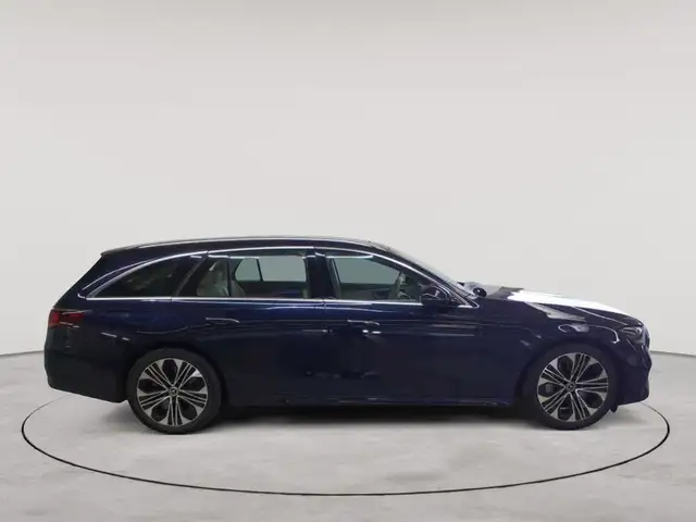 Mercedes-Benz E-Class view 3