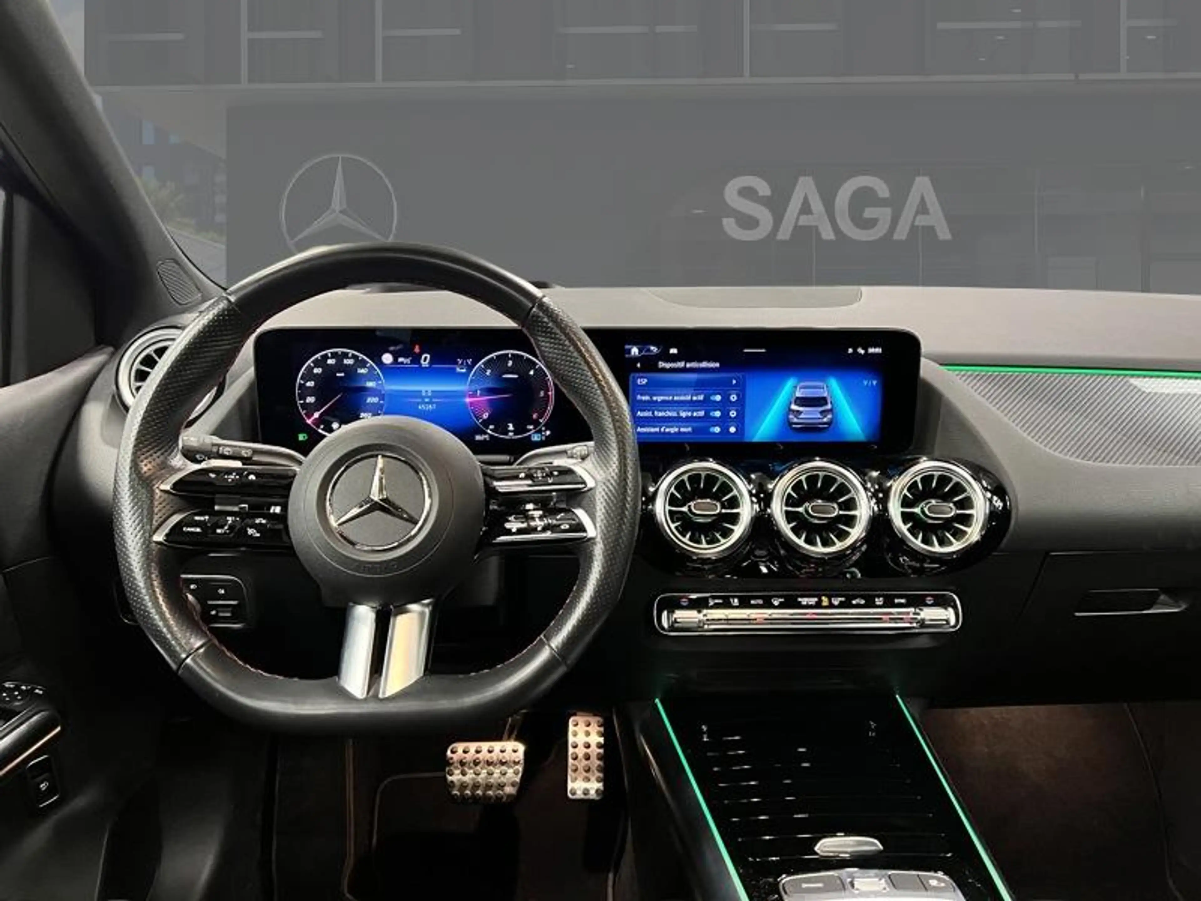 Mercedes-Benz B 180 d AMG Pack Night Pano Attelage — photo 7