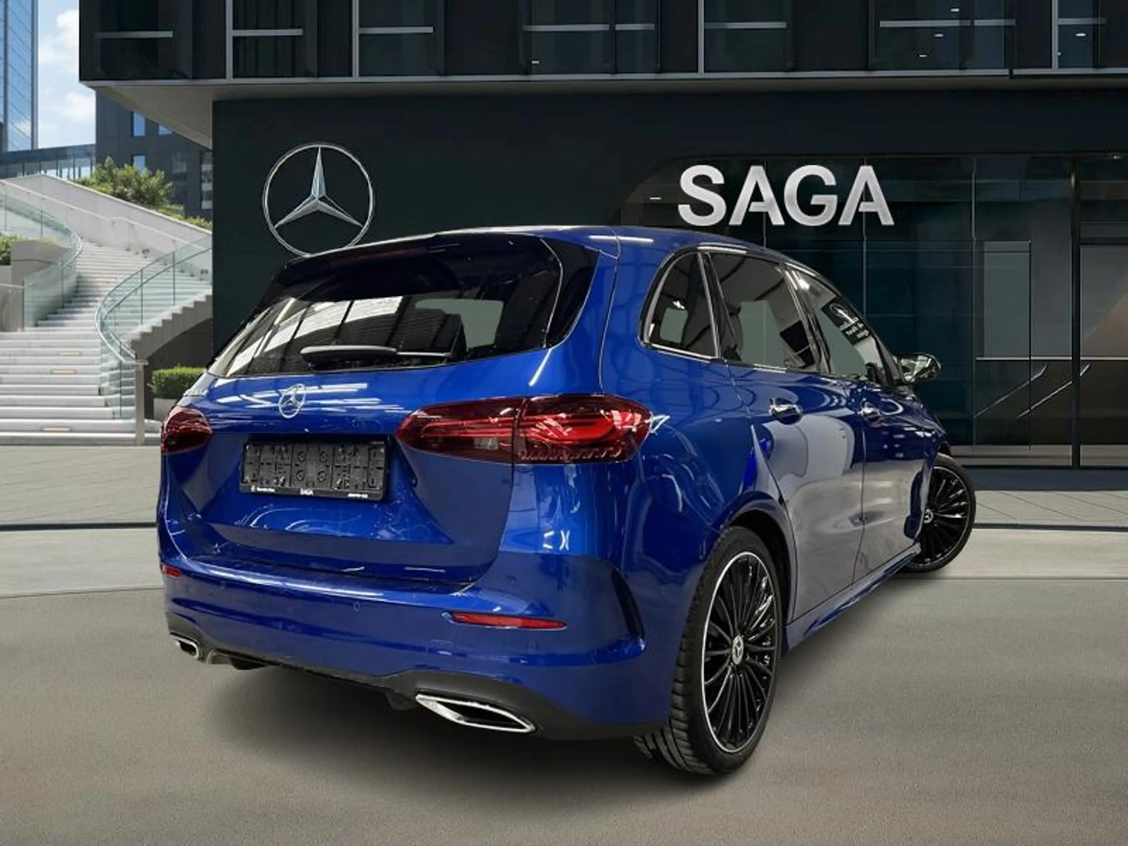 Mercedes-Benz B 180 d AMG Pack Night Pano Attelage — photo 2