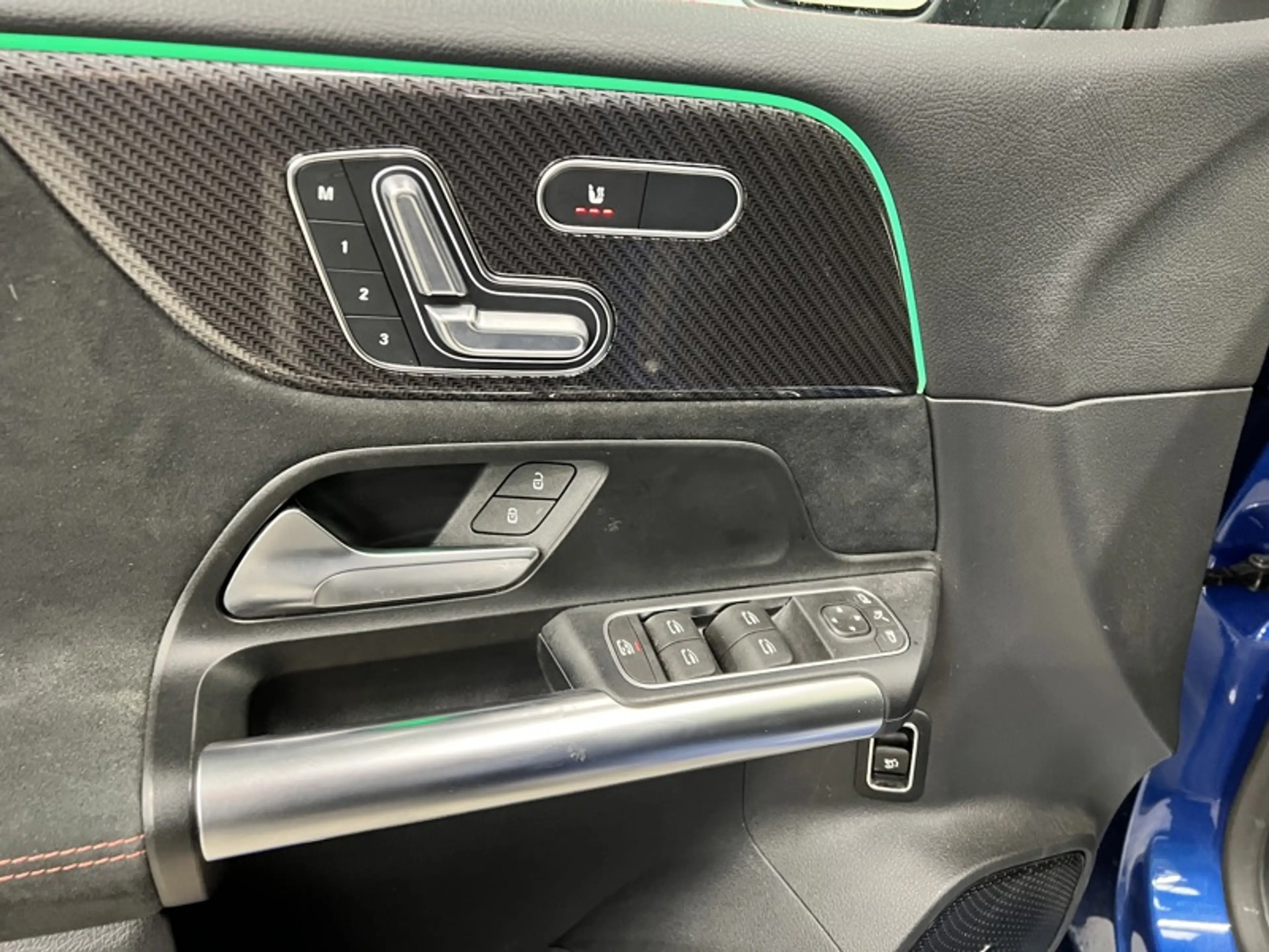 Mercedes-Benz B 180 d AMG Pack Night Pano Attelage — photo 14