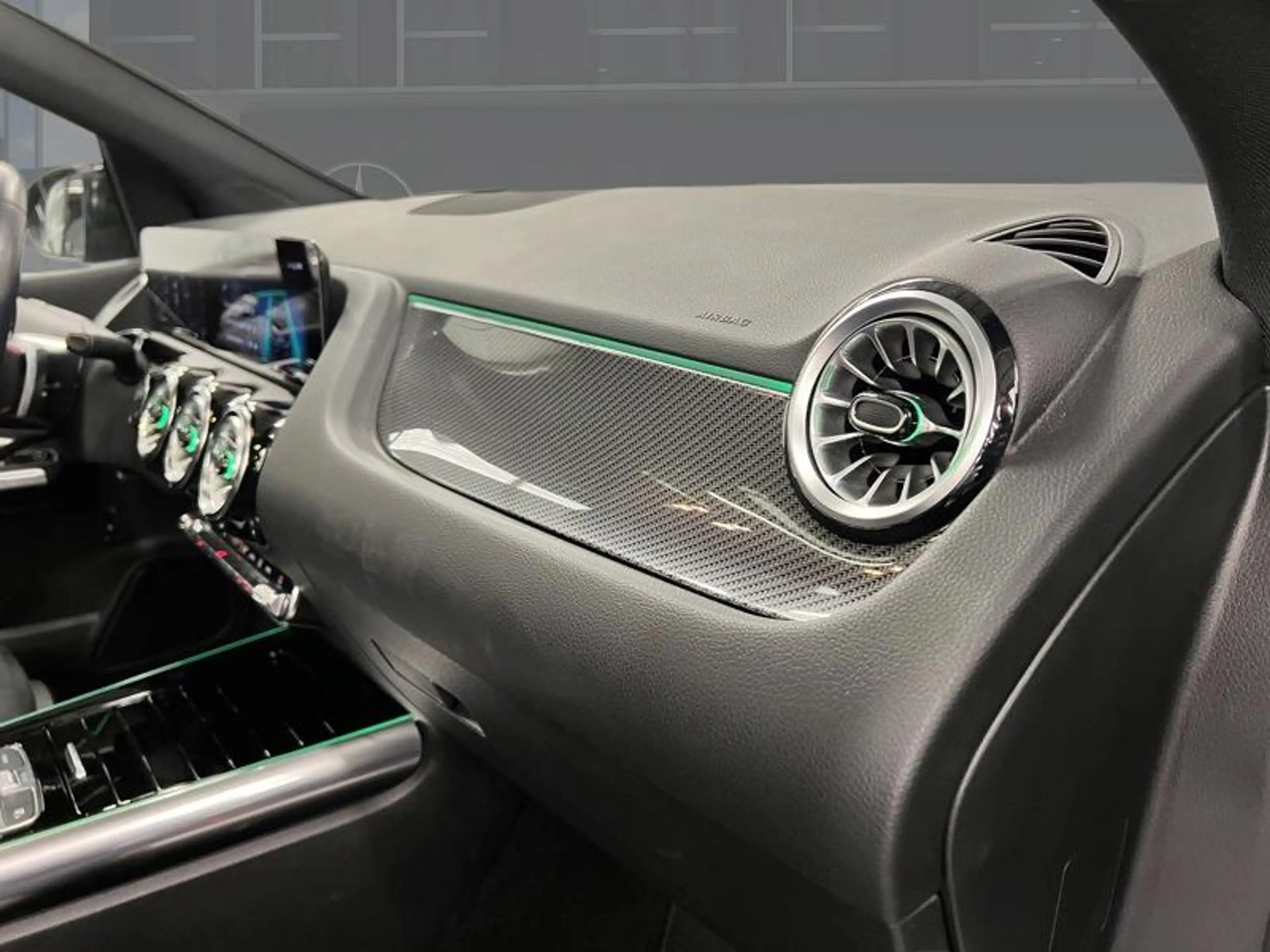 Mercedes-Benz B 180 d AMG Pack Night Pano Attelage — photo 11