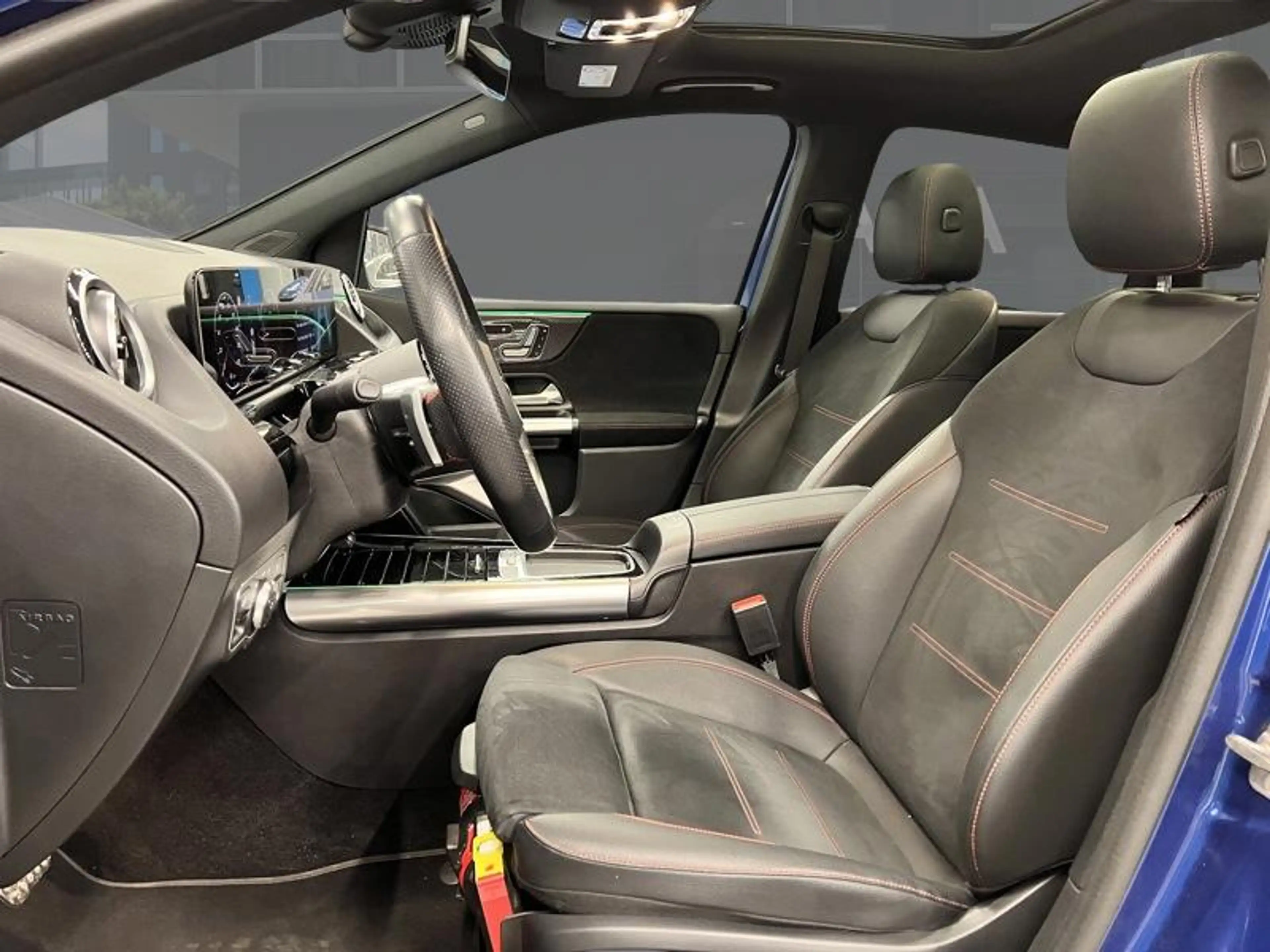 Mercedes-Benz B 180 d AMG Pack Night Pano Attelage — photo 8