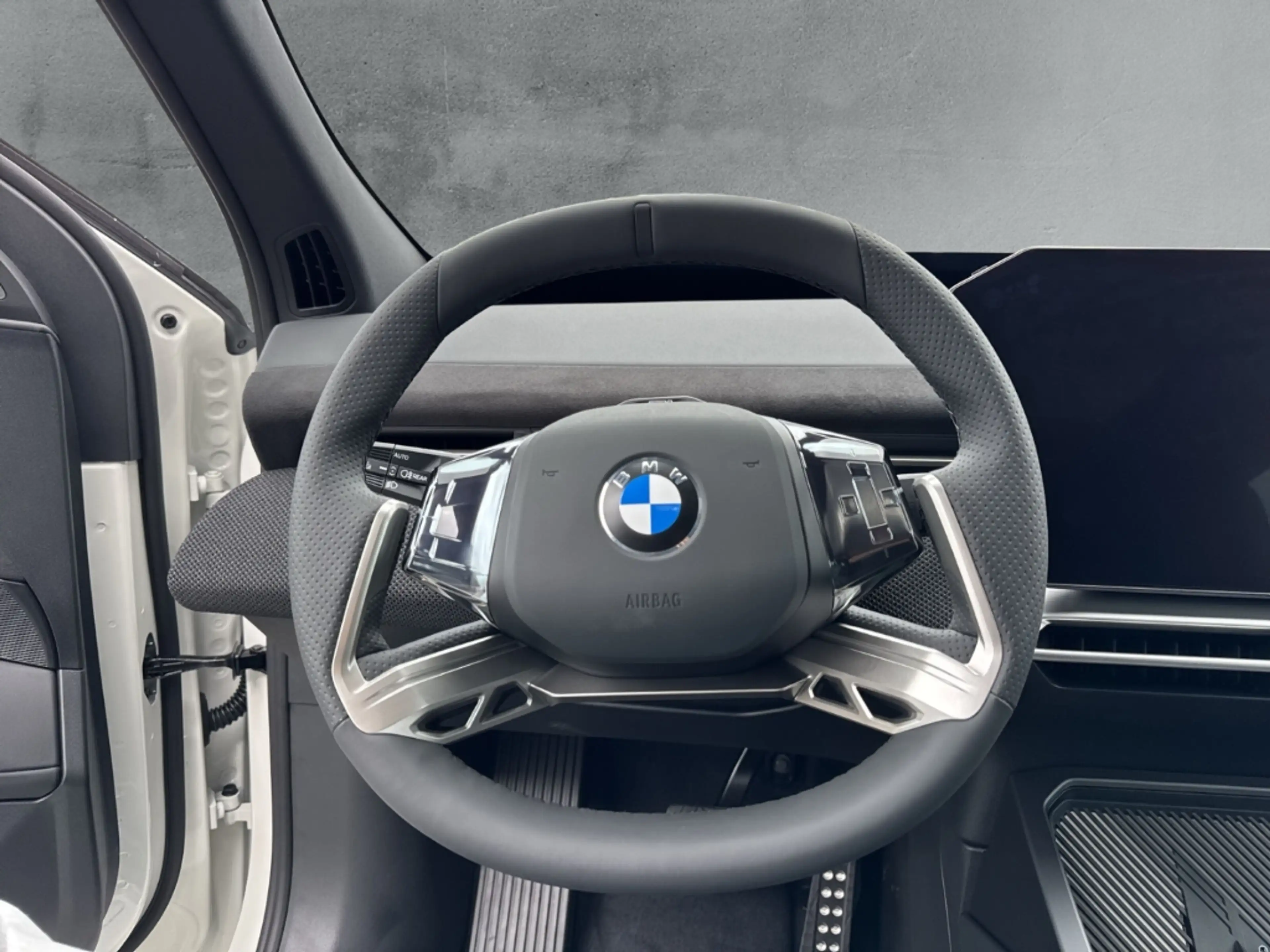 BMW iX3 40 M Sport Pro LMR 22'' HUD AHK Panorama Soundsyst — photo 10