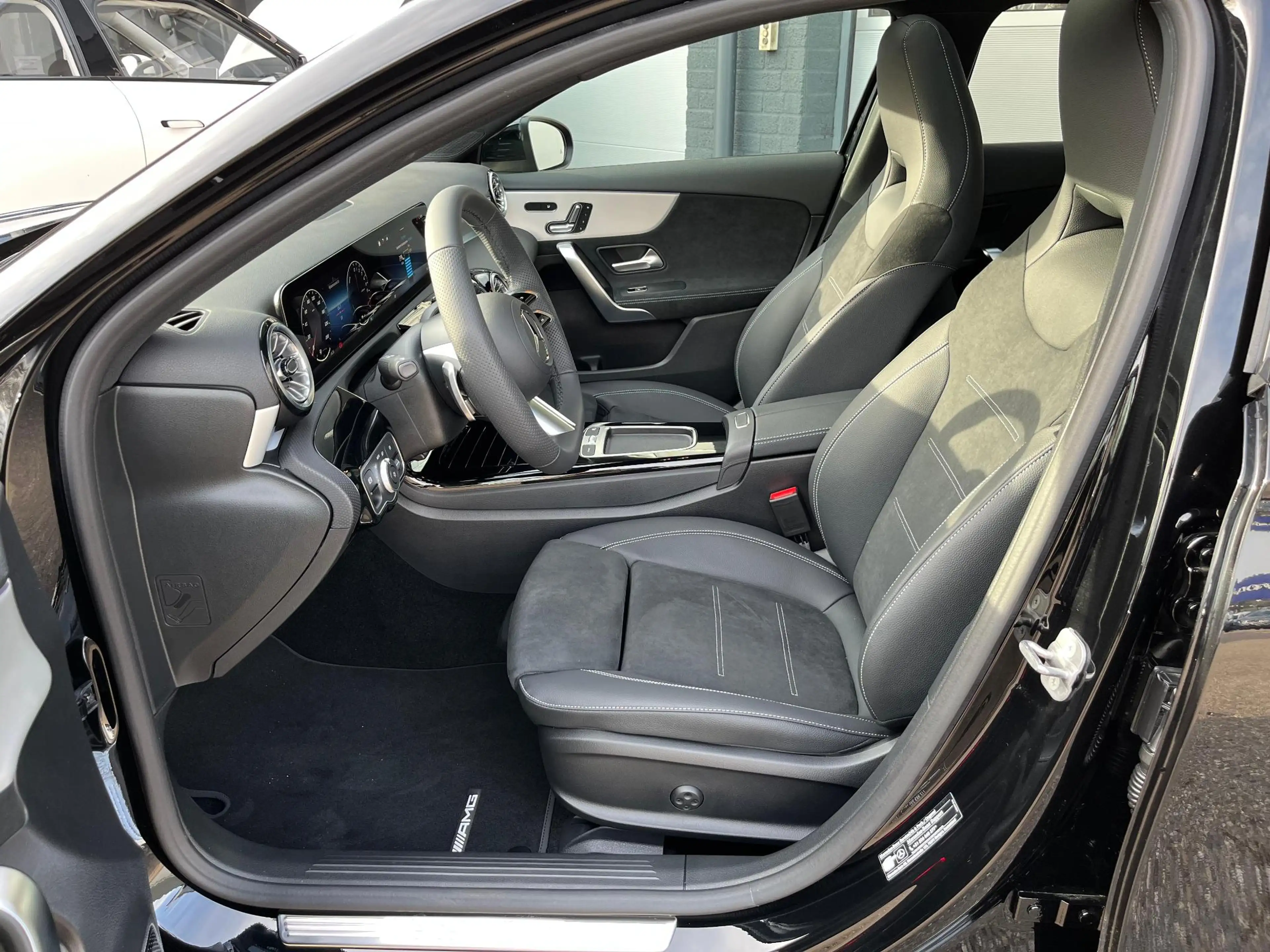 Mercedes-Benz A 250 e Business Solution AMG | AMG Plus Pakket | Night — photo 3