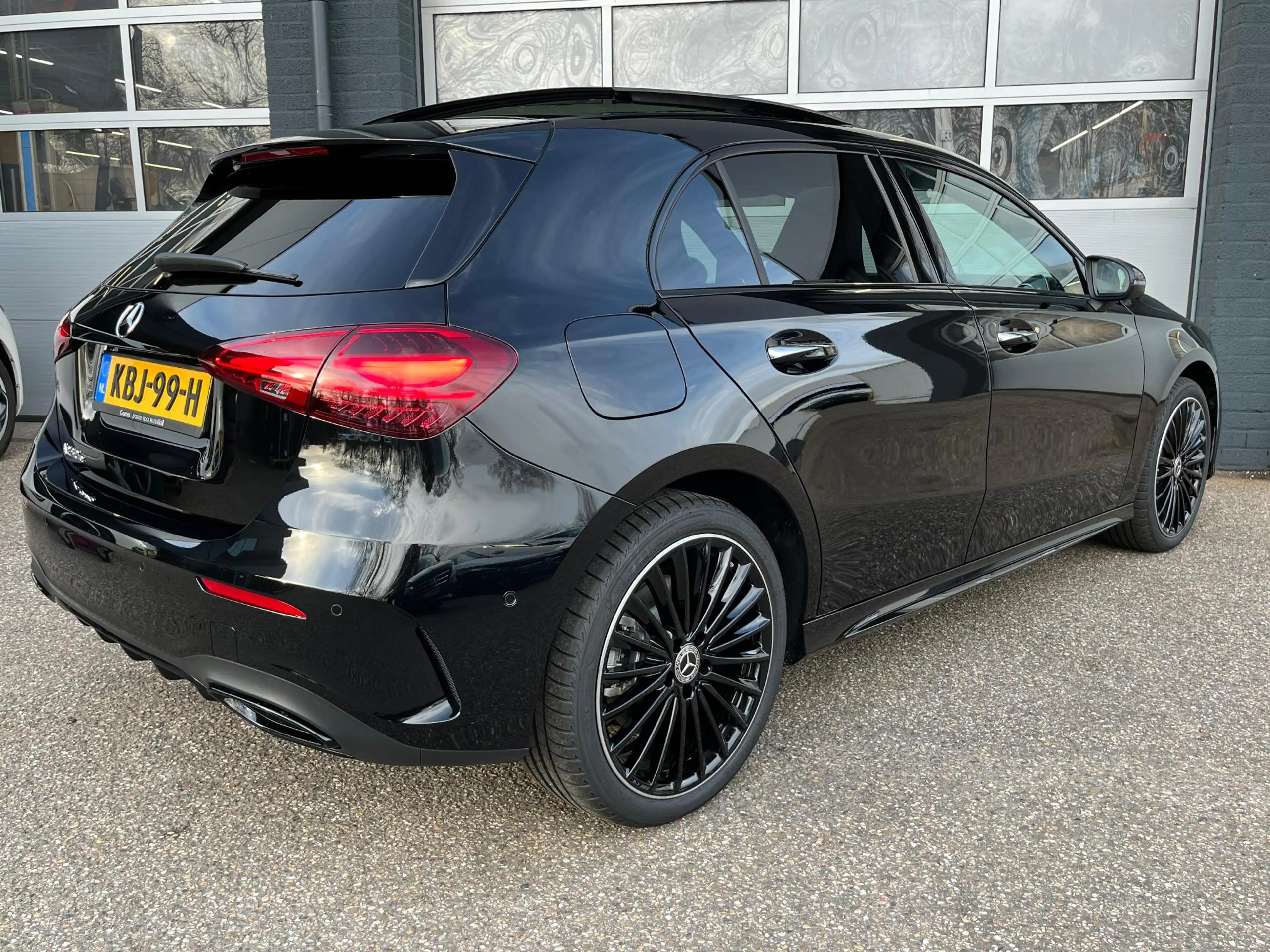Mercedes-Benz A 250 e Business Solution AMG | AMG Plus Pakket | Night — photo 2