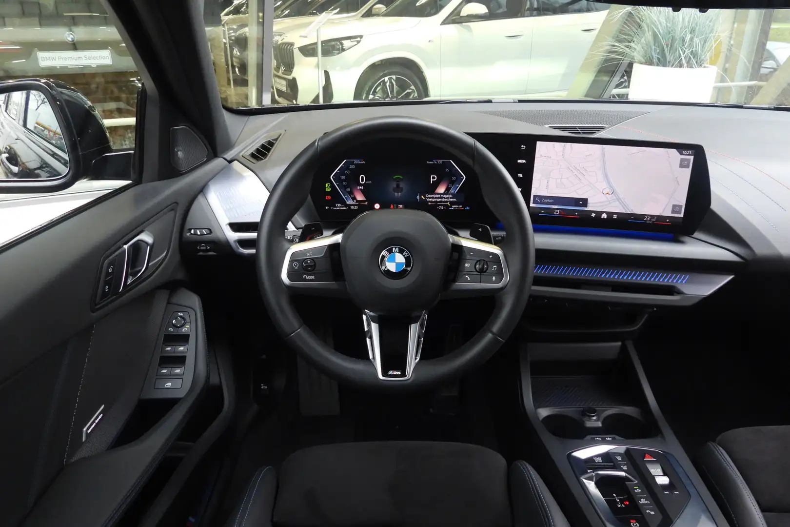 BMW 120 1 Serie M Sport Automaat / Sportstoelen / Achterui Zwart - 2