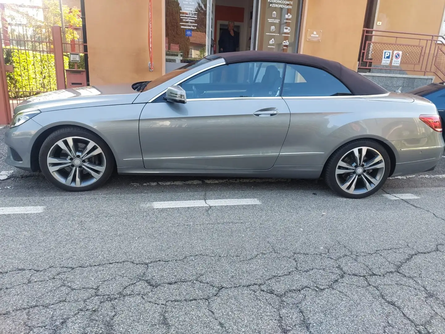 Mercedes-Benz E 250 Classe E - A207 Cabrio Cabrio Sport auto E6 Grau - 1
