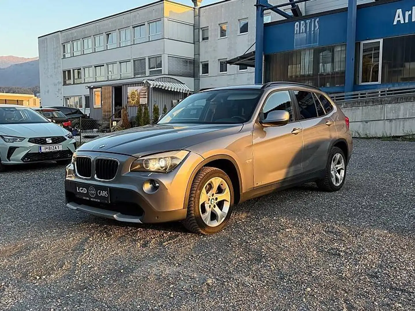 BMW X1 xDrive 18 d Grau - 1