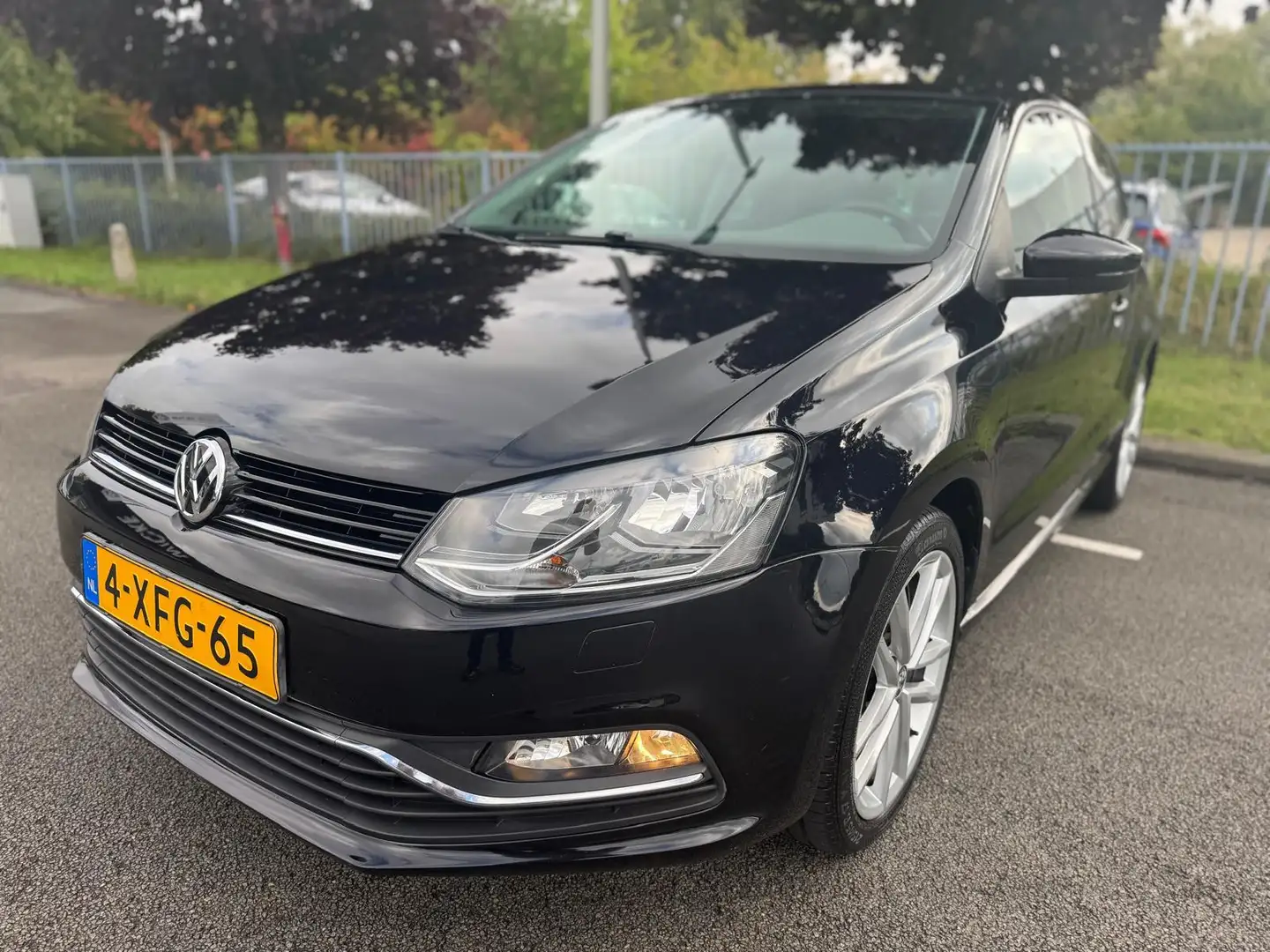 Volkswagen Polo 1.2 TSI First Edition Clima Cruise Control 6 bak 1 Zwart - 1