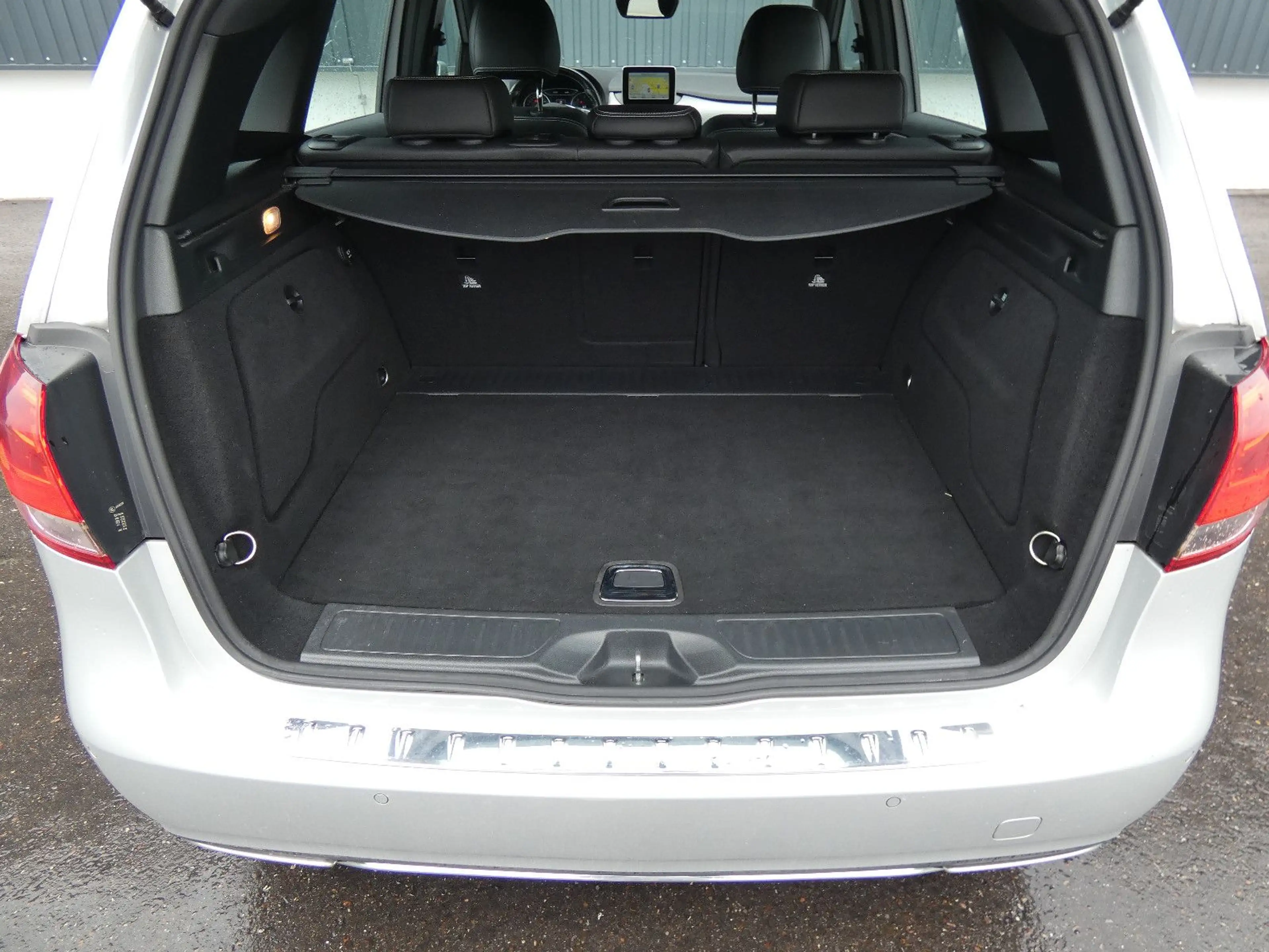 Mercedes-Benz B 180 d Aut. Urban Navi SHZ Tempomat Kamera AHK — photo 18