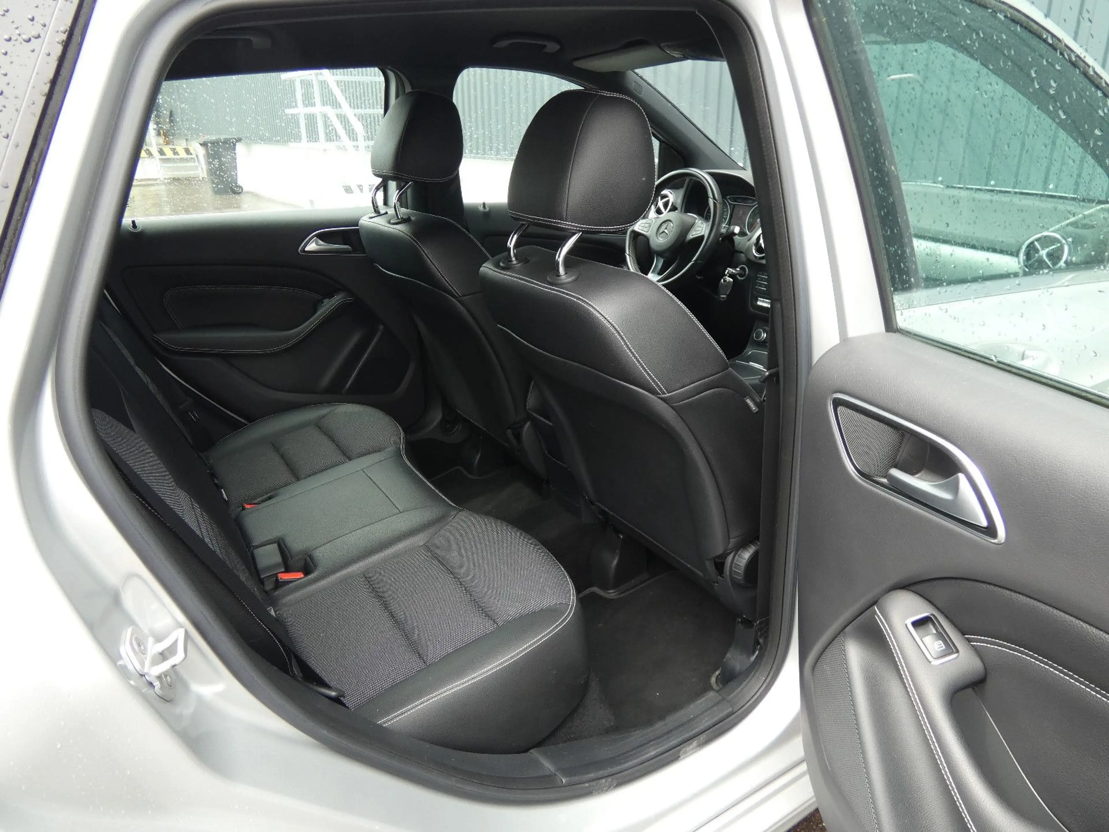 Mercedes-Benz B 180 d Aut. Urban Navi SHZ Tempomat Kamera AHK — photo 7