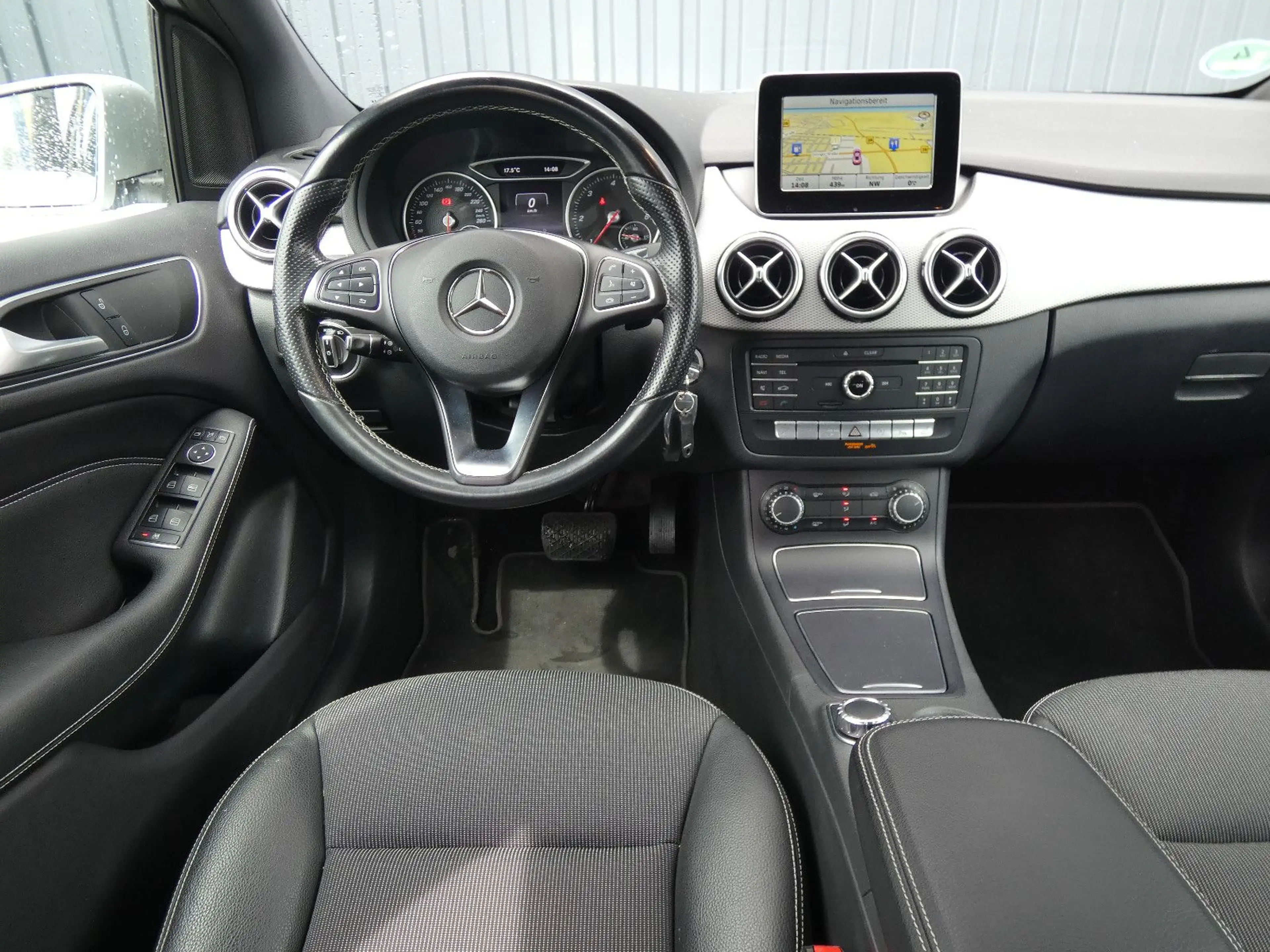 Mercedes-Benz B 180 d Aut. Urban Navi SHZ Tempomat Kamera AHK — photo 4
