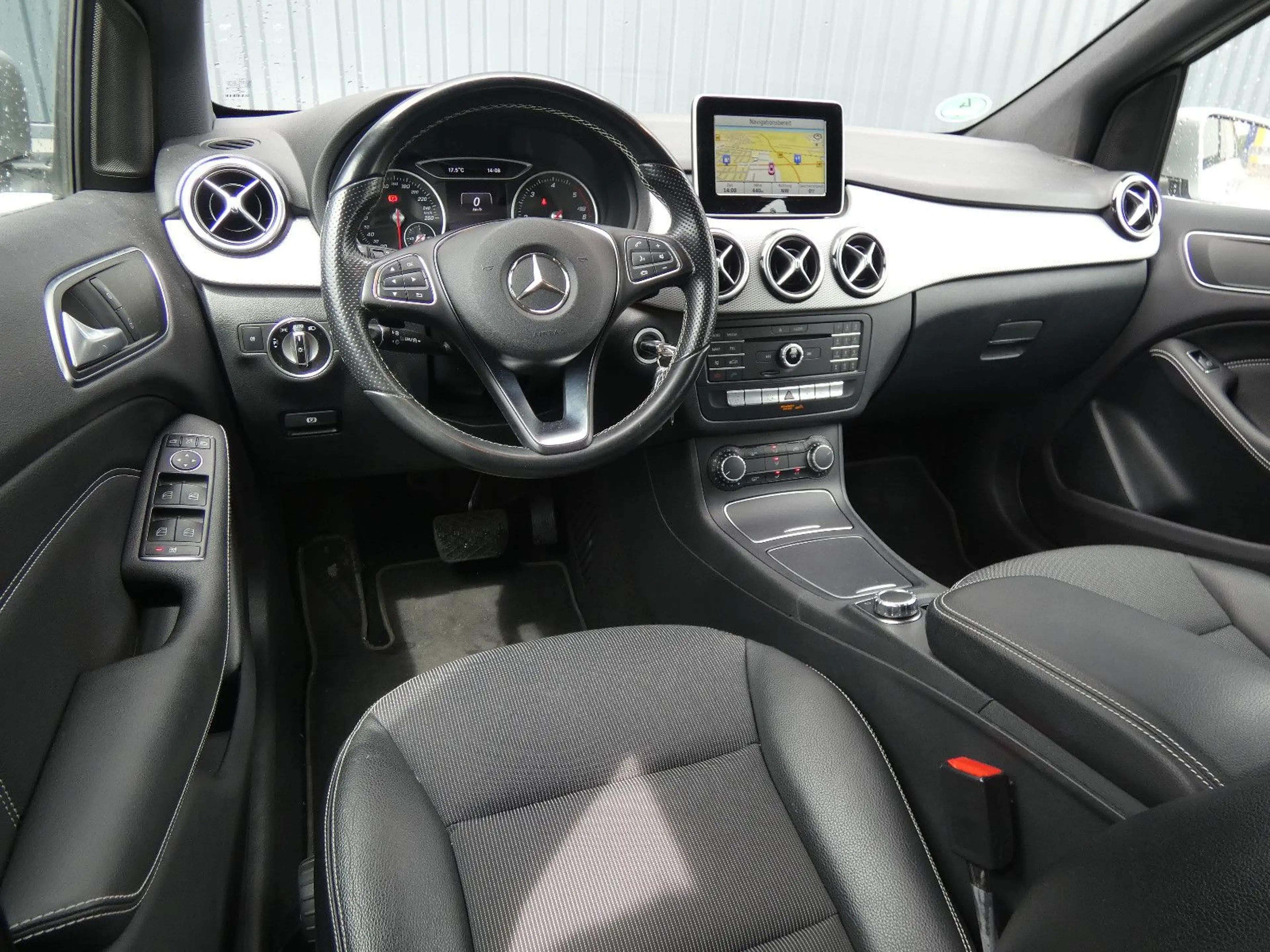 Mercedes-Benz B 180 d Aut. Urban Navi SHZ Tempomat Kamera AHK — photo 3