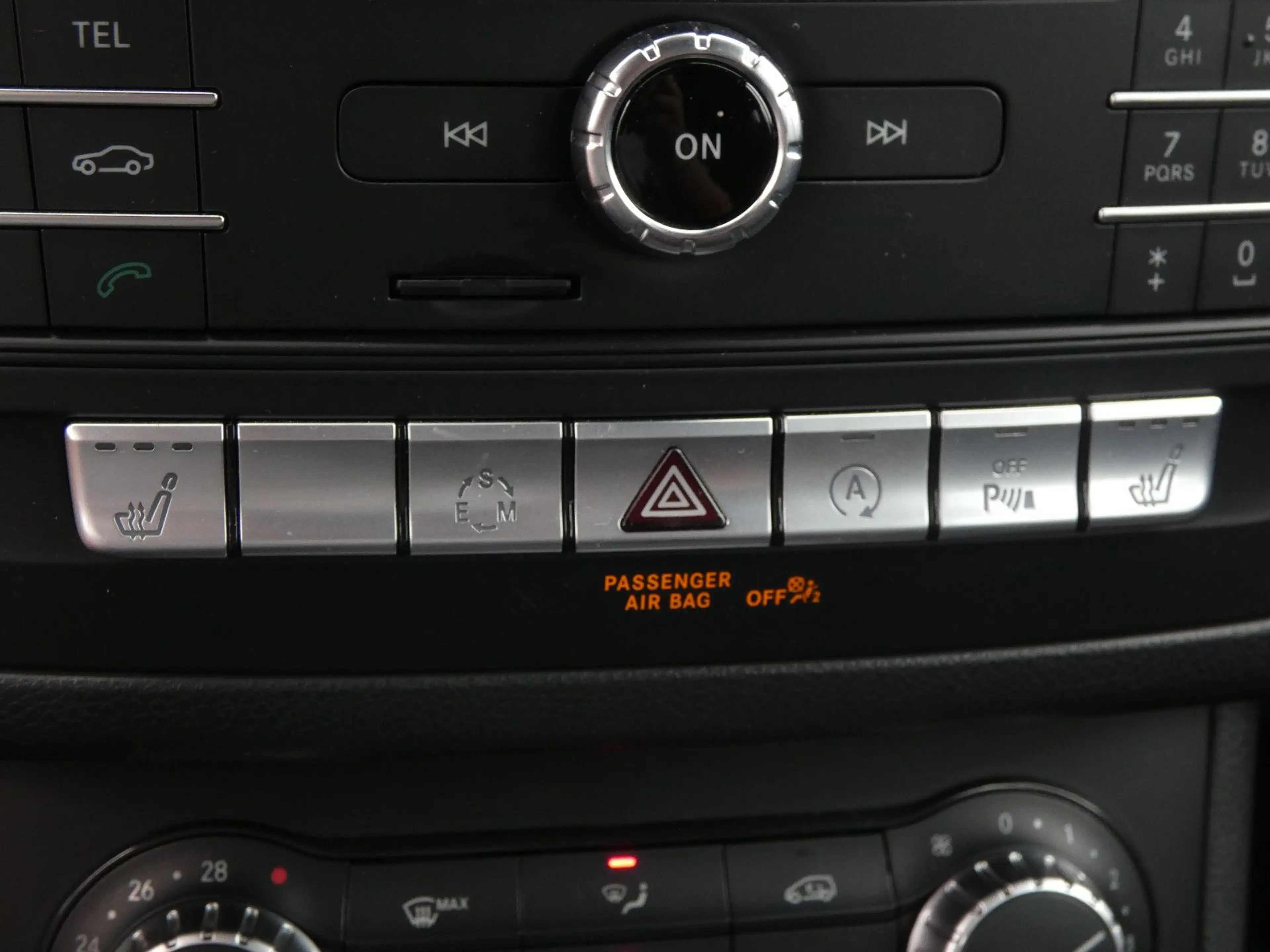 Mercedes-Benz B 180 d Aut. Urban Navi SHZ Tempomat Kamera AHK — photo 12