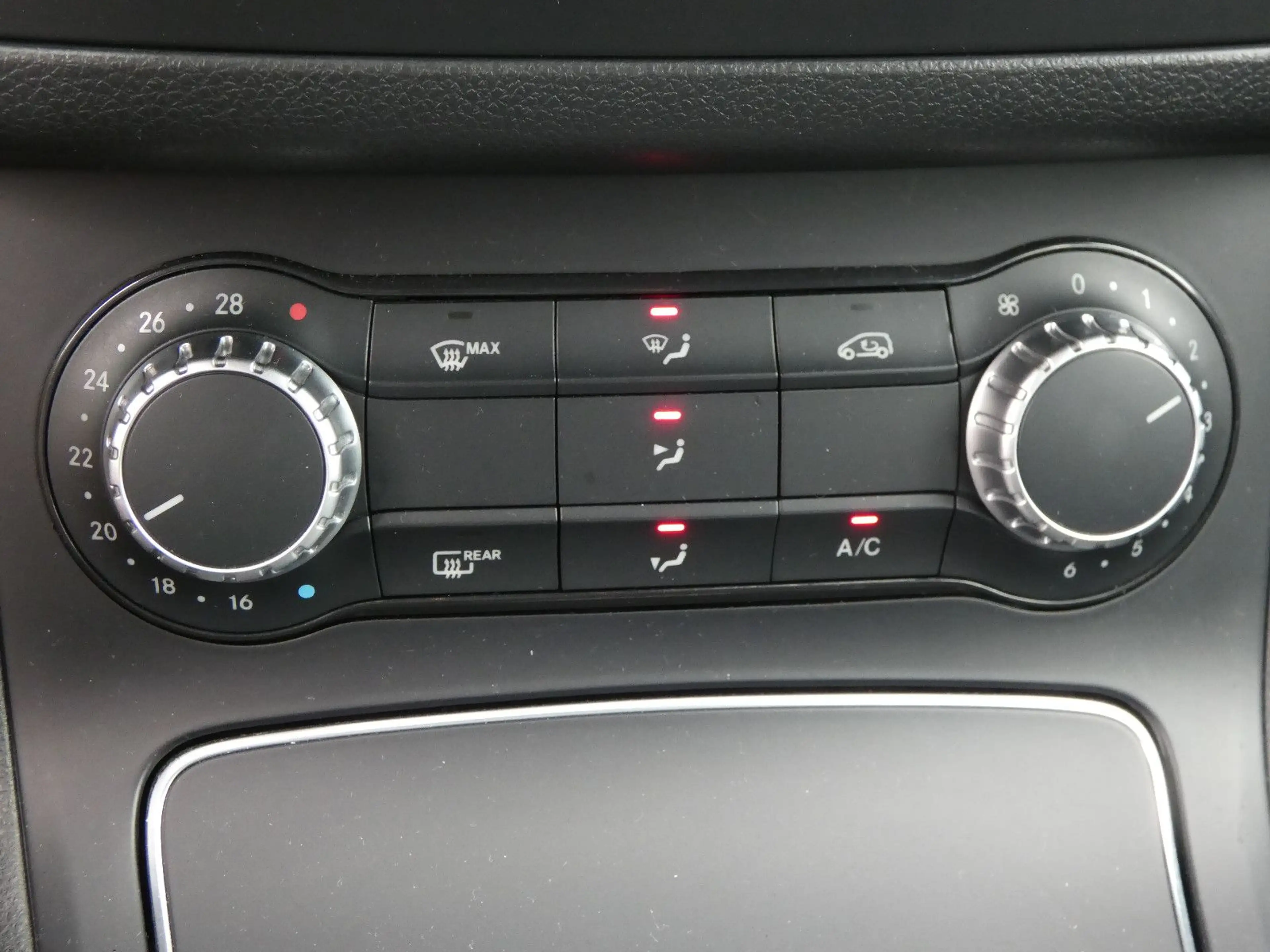 Mercedes-Benz B 180 d Aut. Urban Navi SHZ Tempomat Kamera AHK — photo 13
