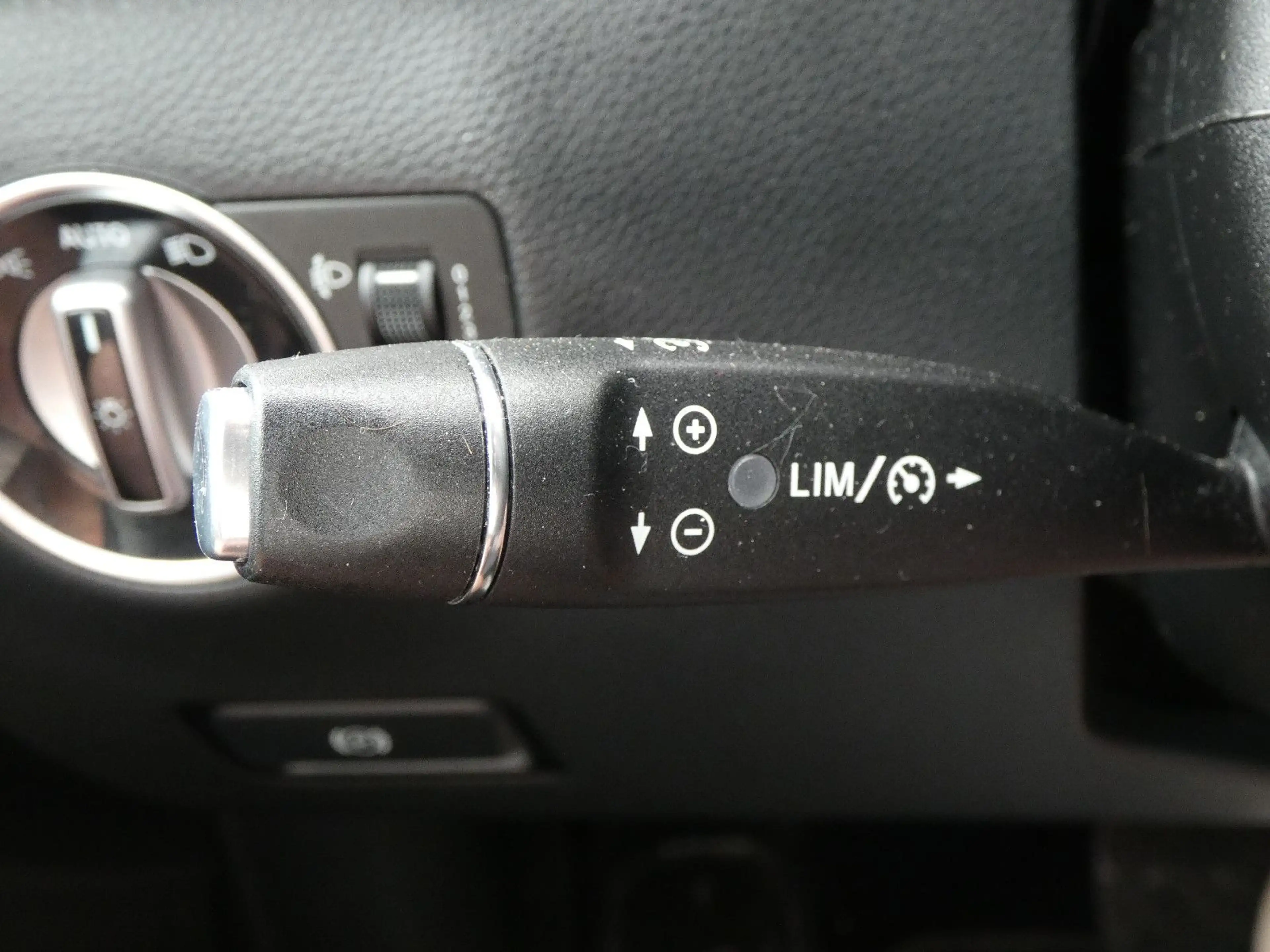 Mercedes-Benz B 180 d Aut. Urban Navi SHZ Tempomat Kamera AHK — photo 16