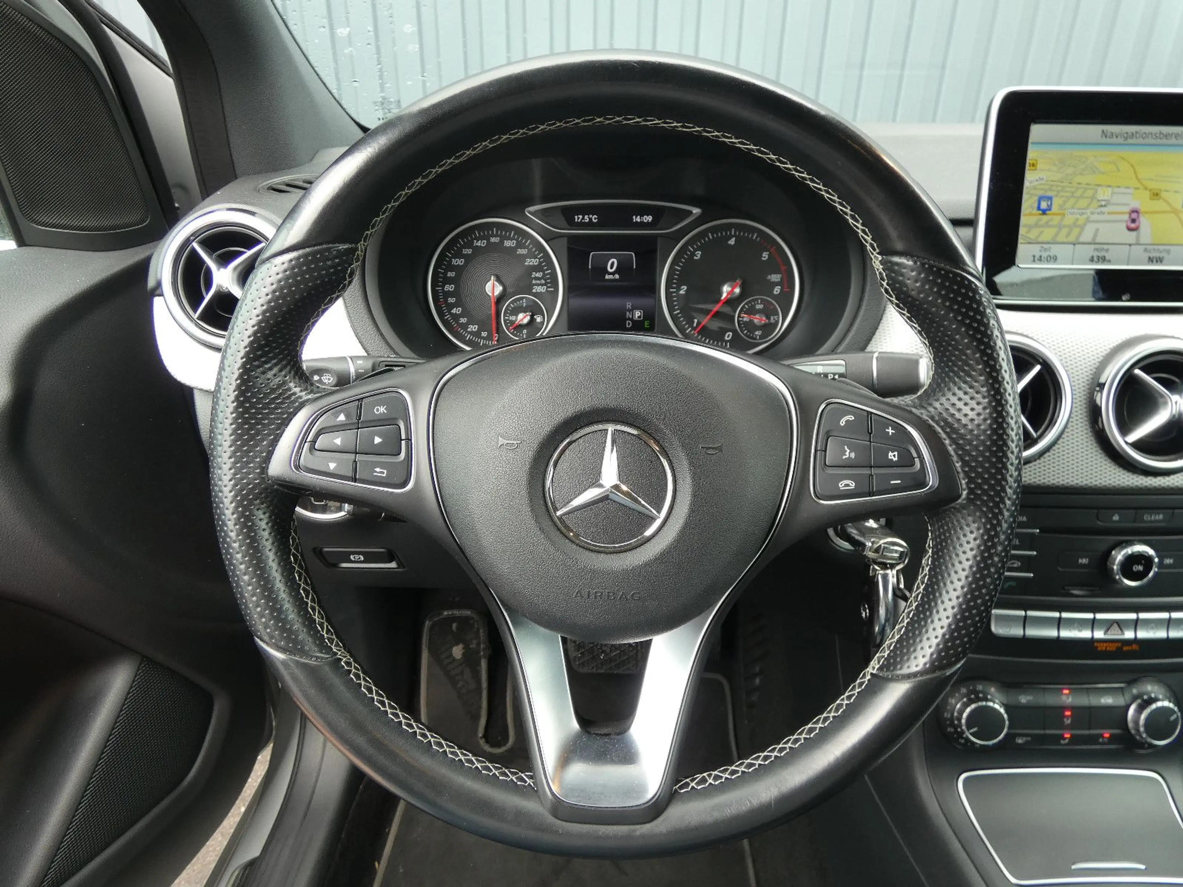 Mercedes-Benz B 180 d Aut. Urban Navi SHZ Tempomat Kamera AHK — photo 14