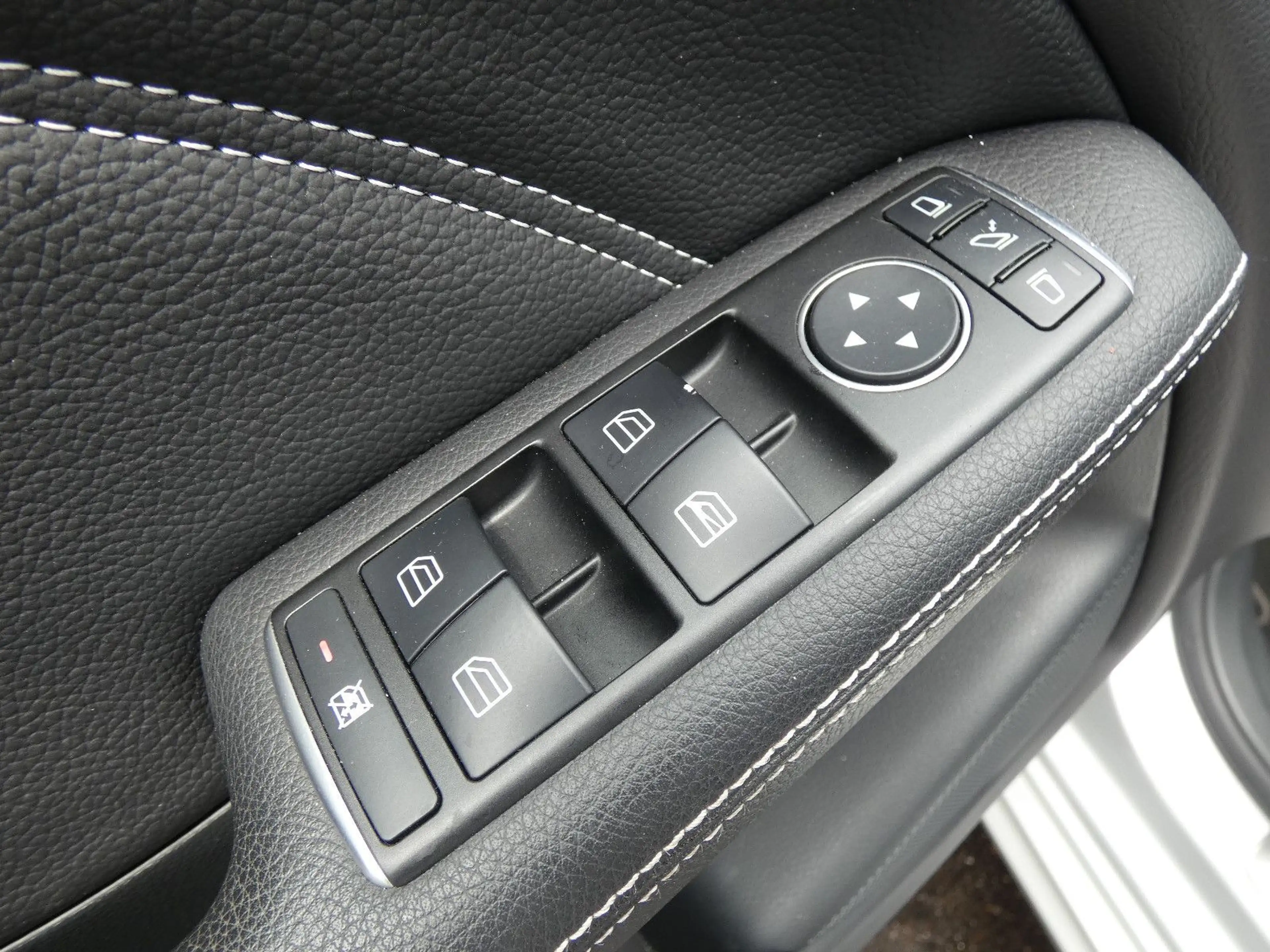 Mercedes-Benz B 180 d Aut. Urban Navi SHZ Tempomat Kamera AHK — photo 17
