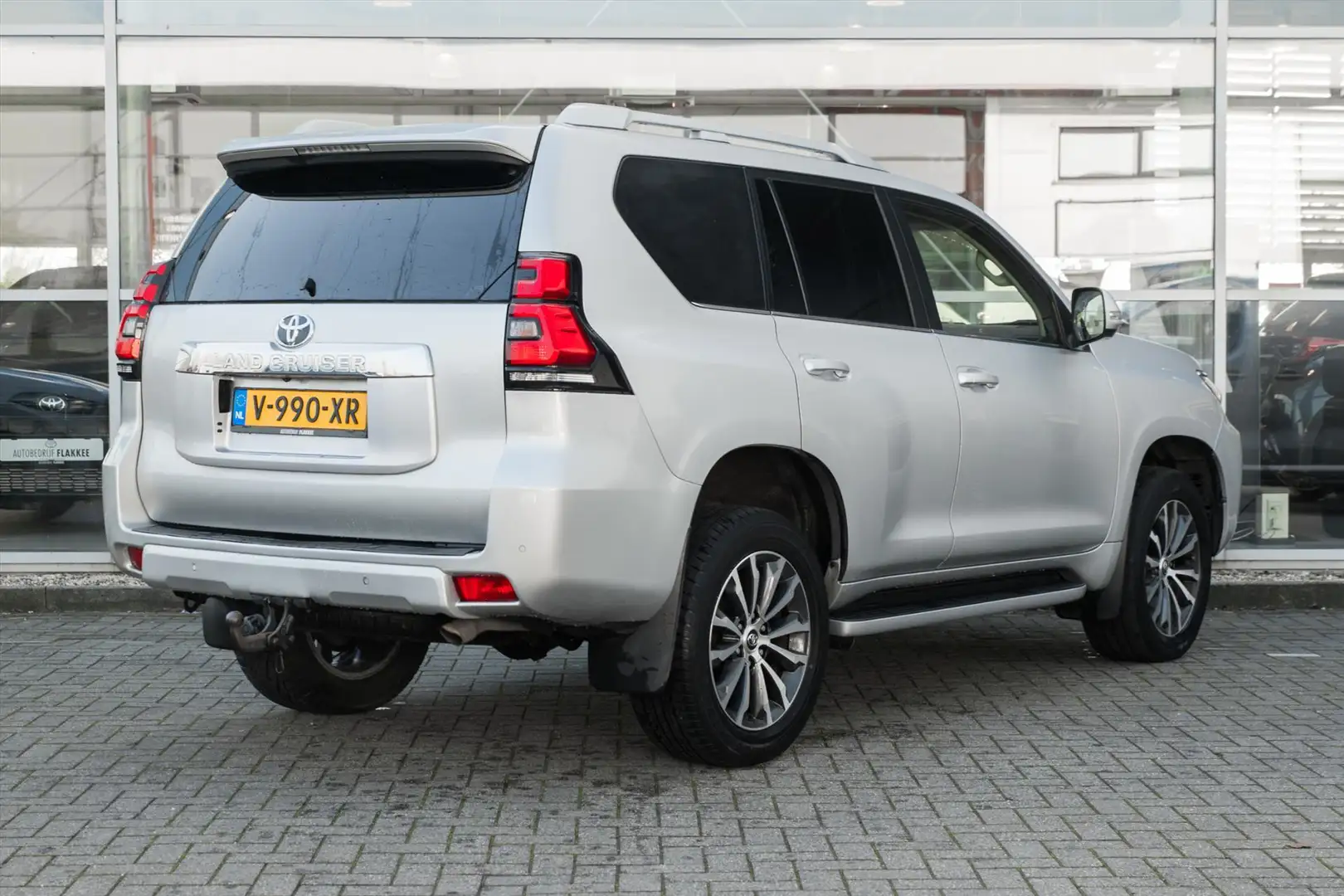 Toyota Land Cruiser 150 2.8 D-4D 177pk Standard Roof Blind Van Silber - 2