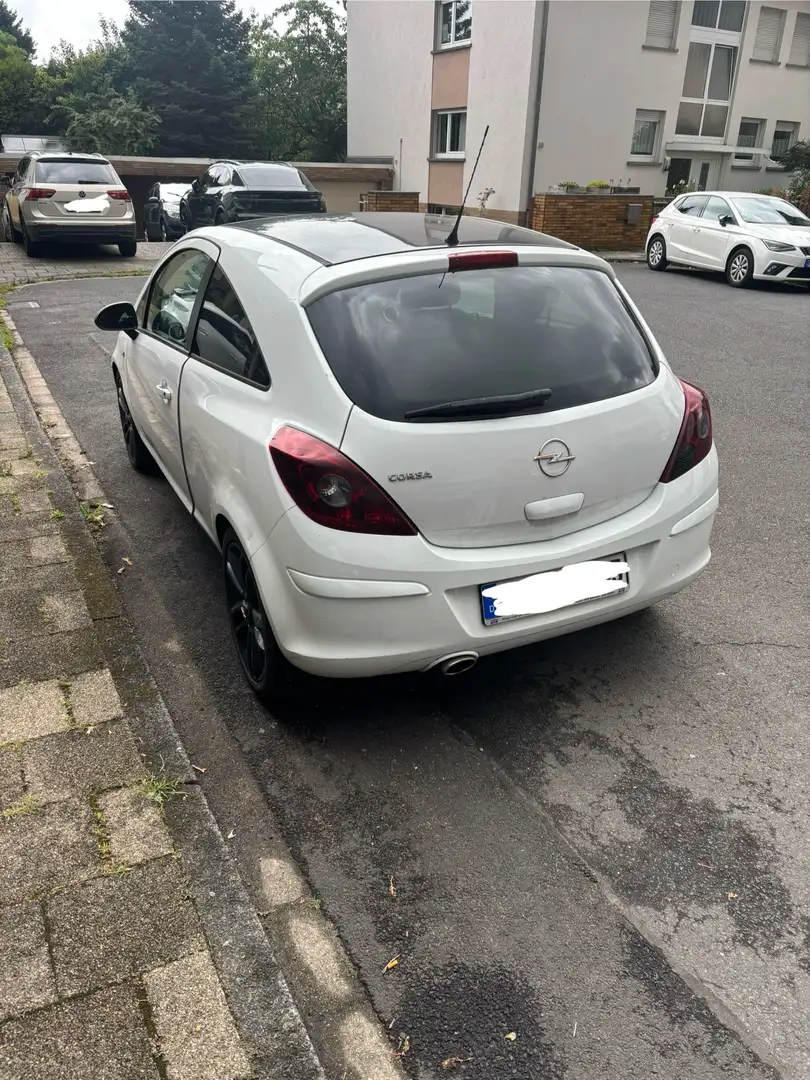 Opel Corsa Color Edition - 2