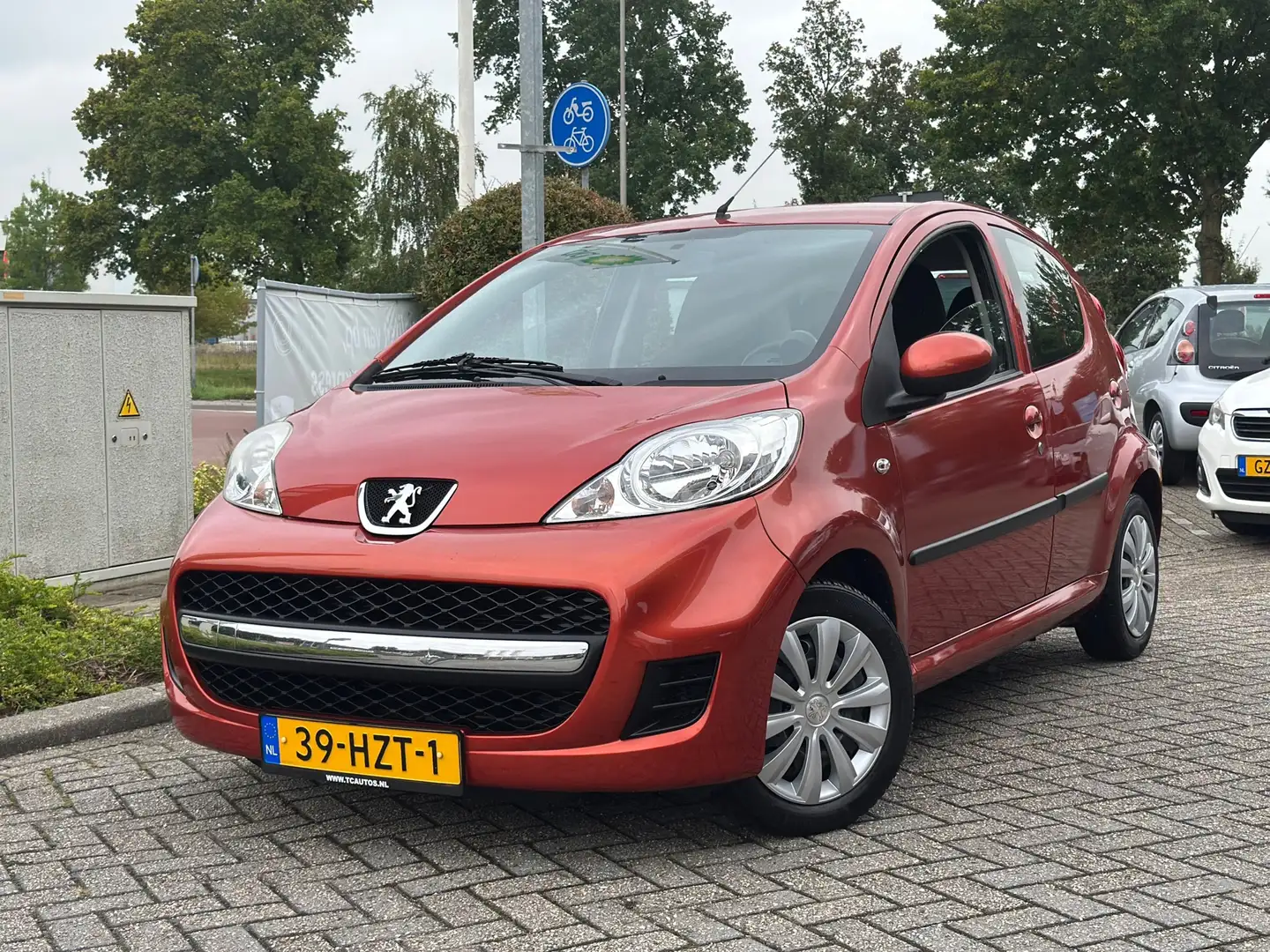 Peugeot 107 1.0-12V XS automaat airco 5 drs Orange - 1