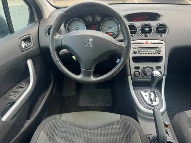 Peugeot 308 view 2