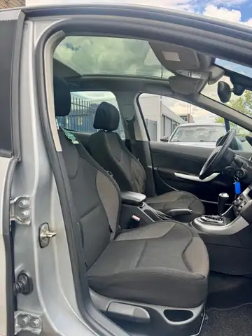 Peugeot 308 view 8