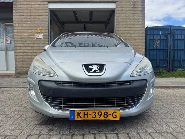Peugeot 308 view 4