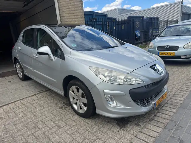 Peugeot 308 view 5