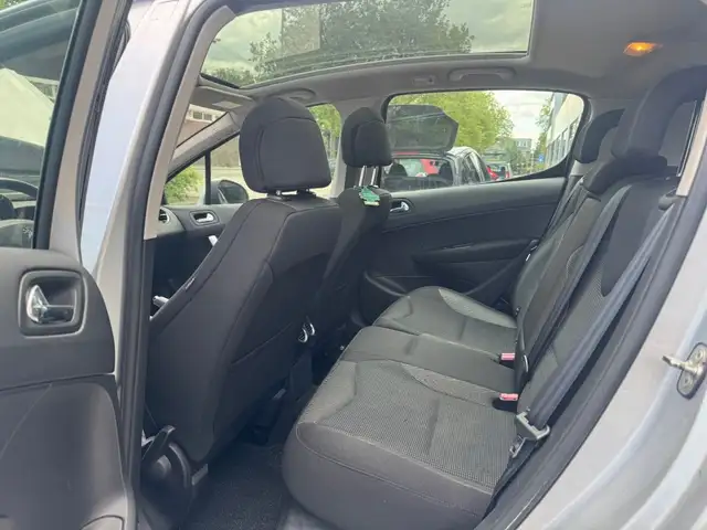 Peugeot 308 view 11